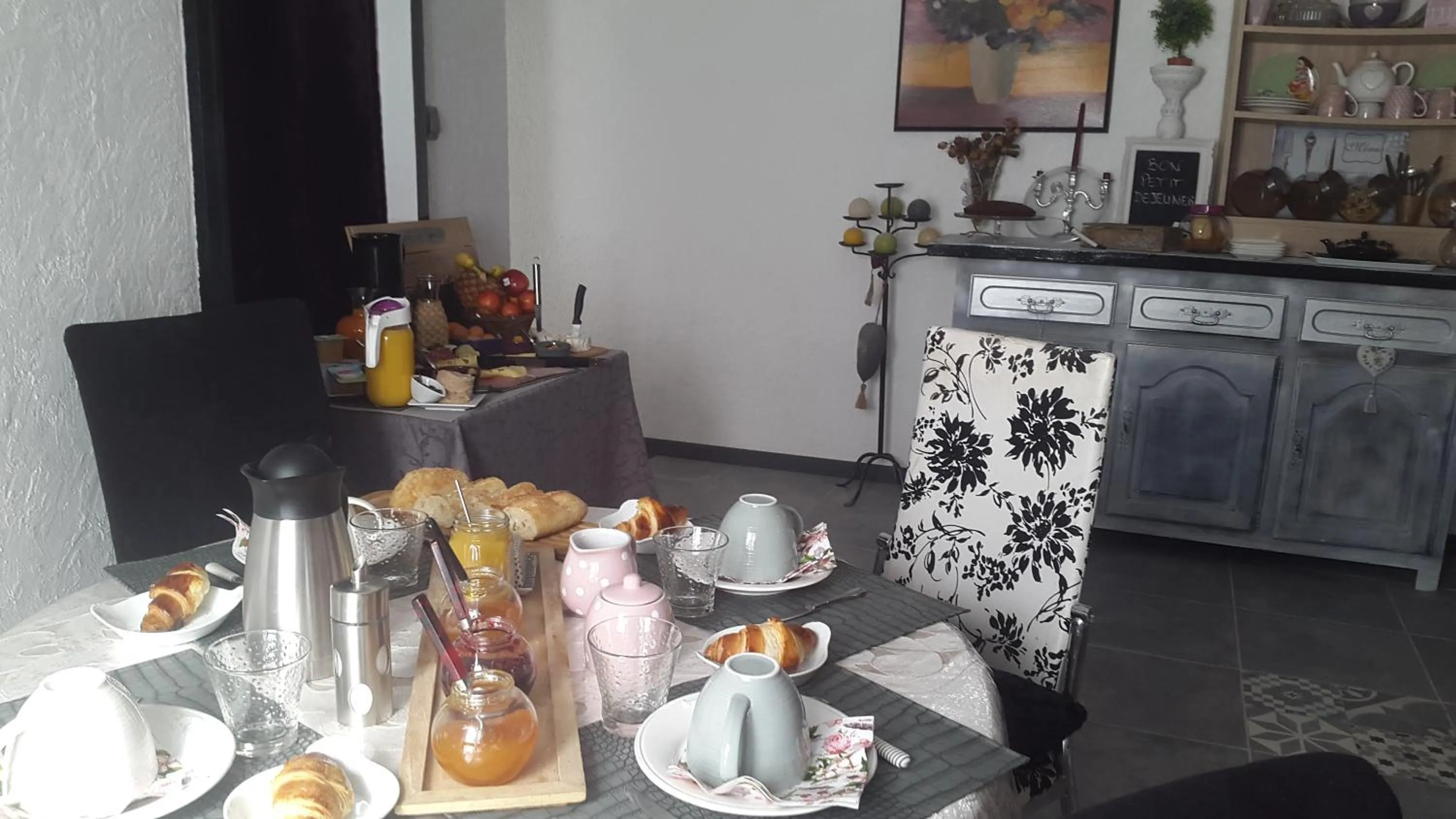 Breakfast in Logis l'Estelvin chambres d'hôtes