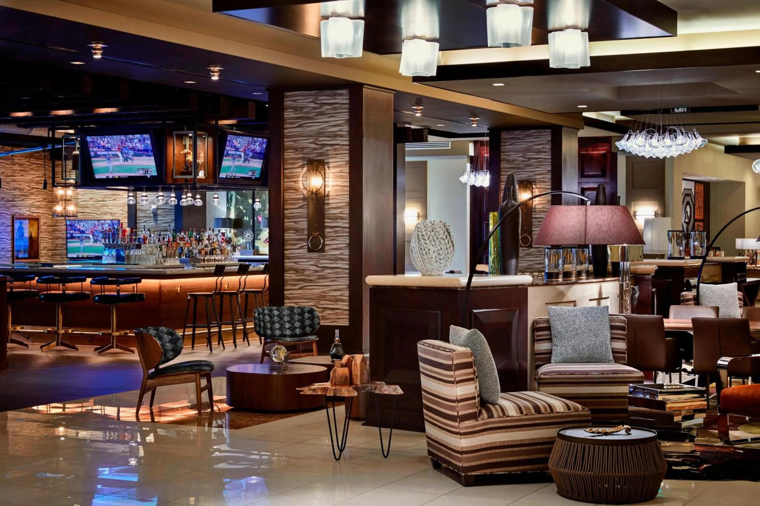 Restaurant/places to eat in Renaissance Phoenix Downtown Hotel