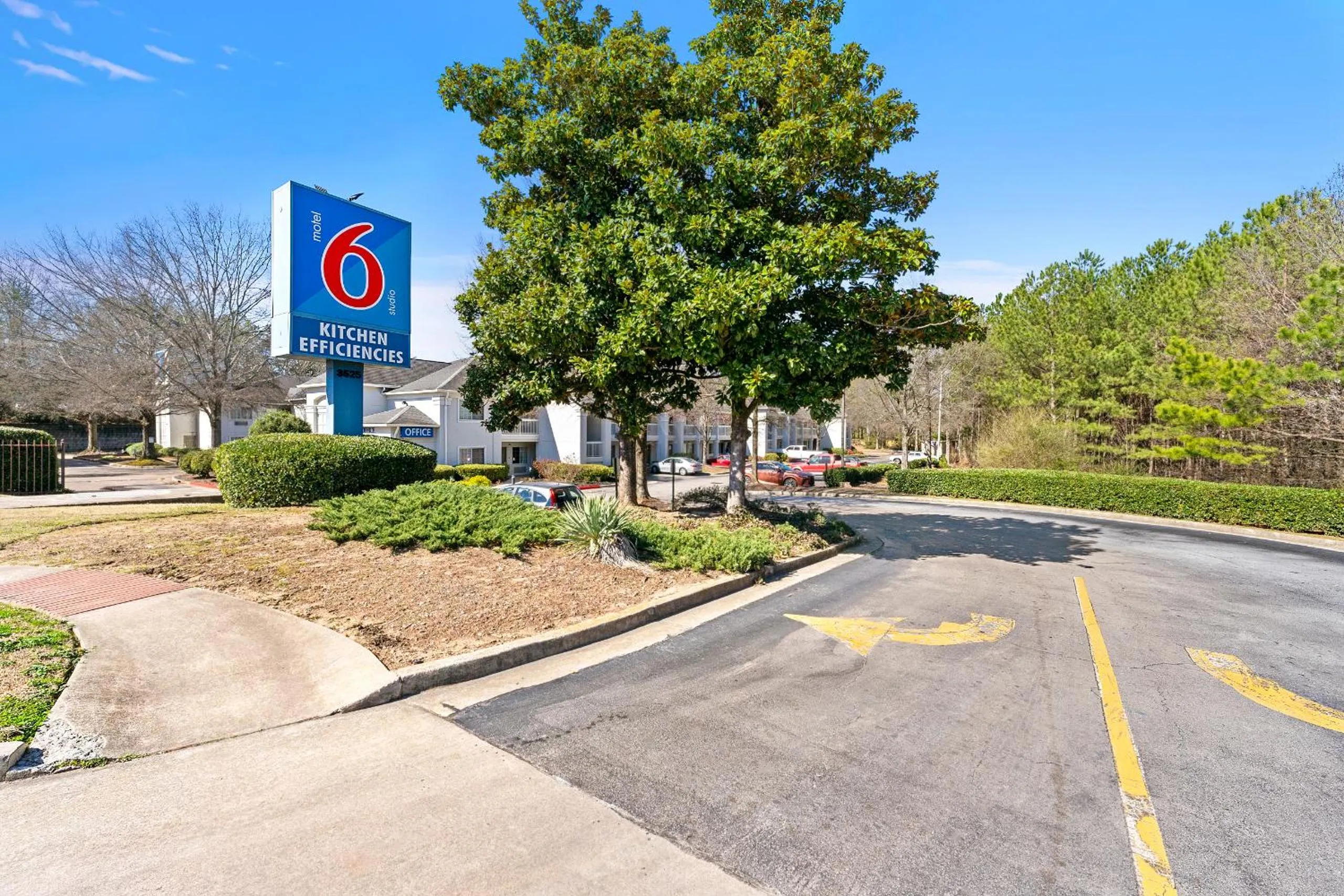 Property logo or sign in Motel 6 Duluth, Ga - Atlanta - Gwinnett Place