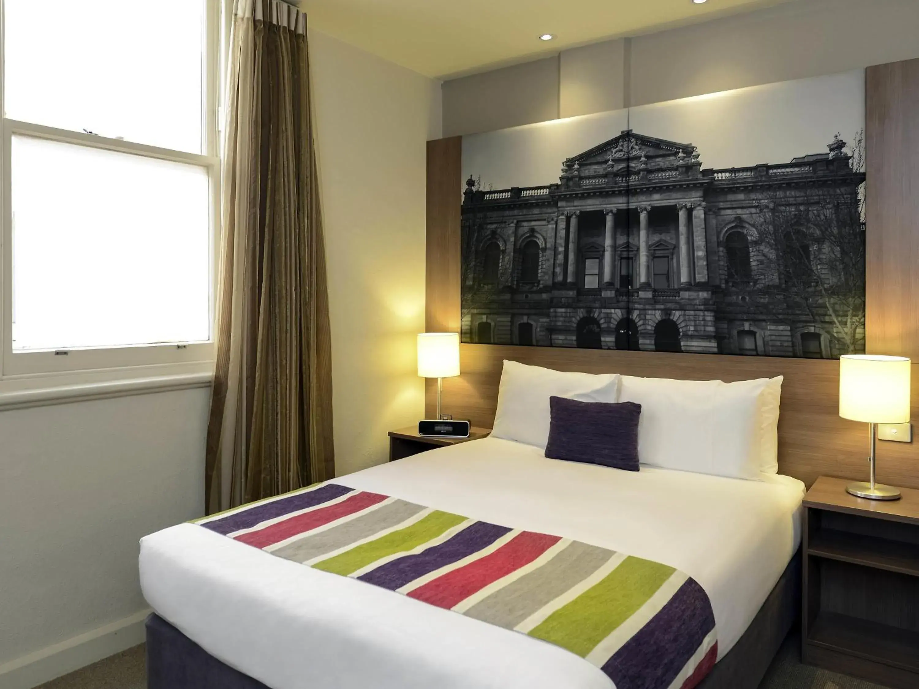 Standard Queen Room in Grosvenor Hotel Adelaide by Accor Standard Queen Room in Grosvenor Hotel Adelaide by Accor
