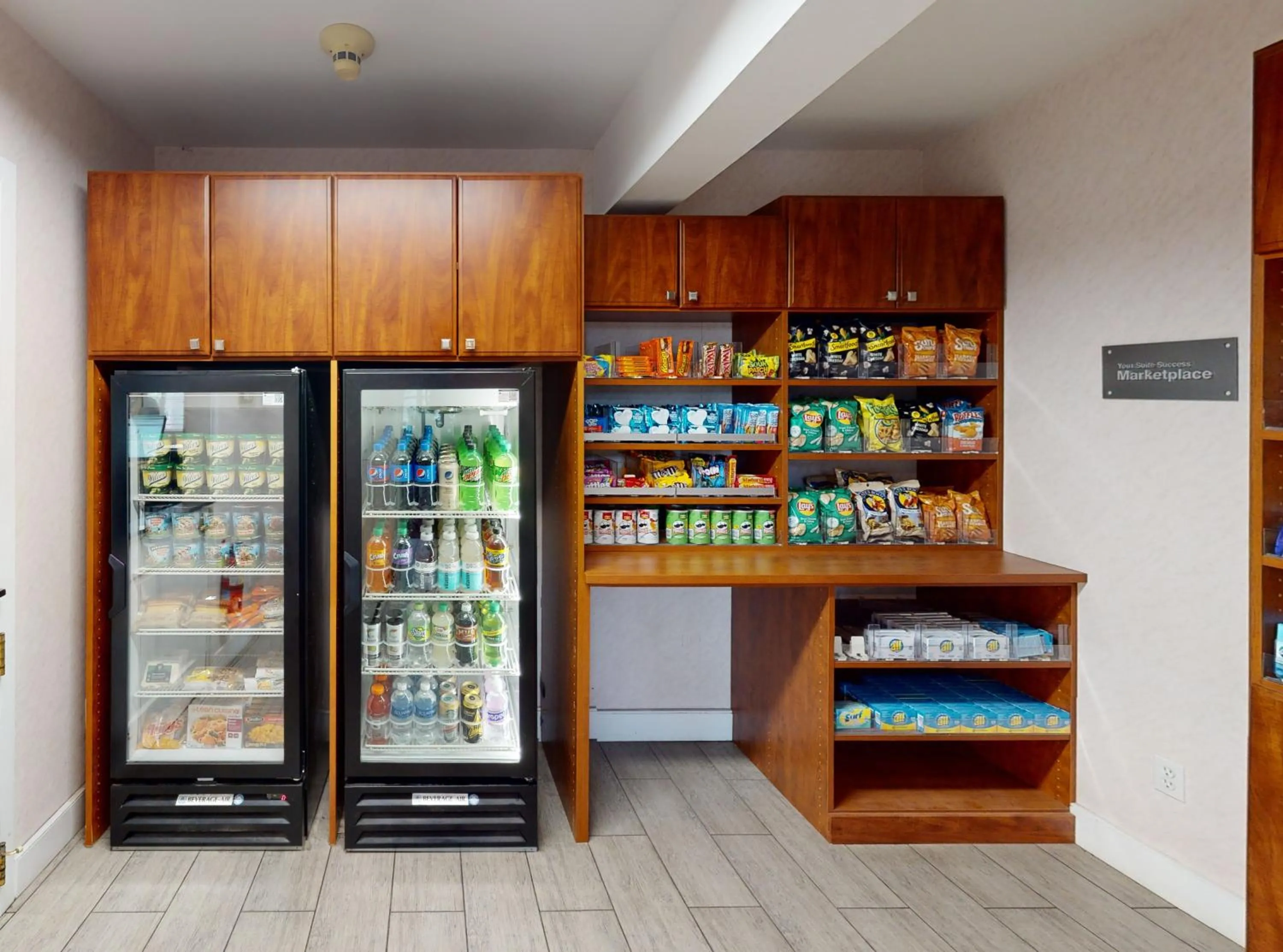 On-site shops in Smart Suites, an Ascend Collection Hotel