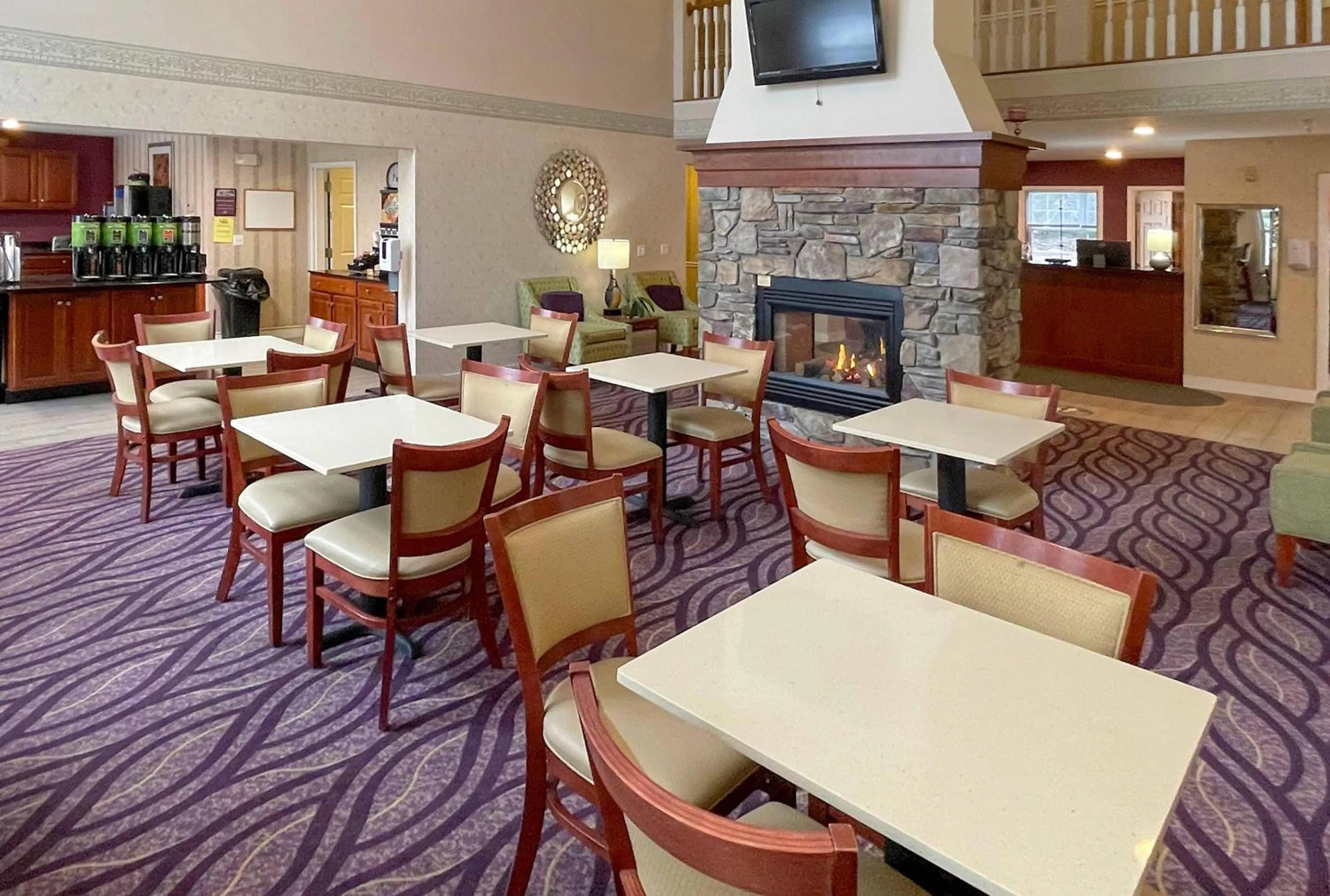 Breakfast in Smart Suites, an Ascend Collection Hotel