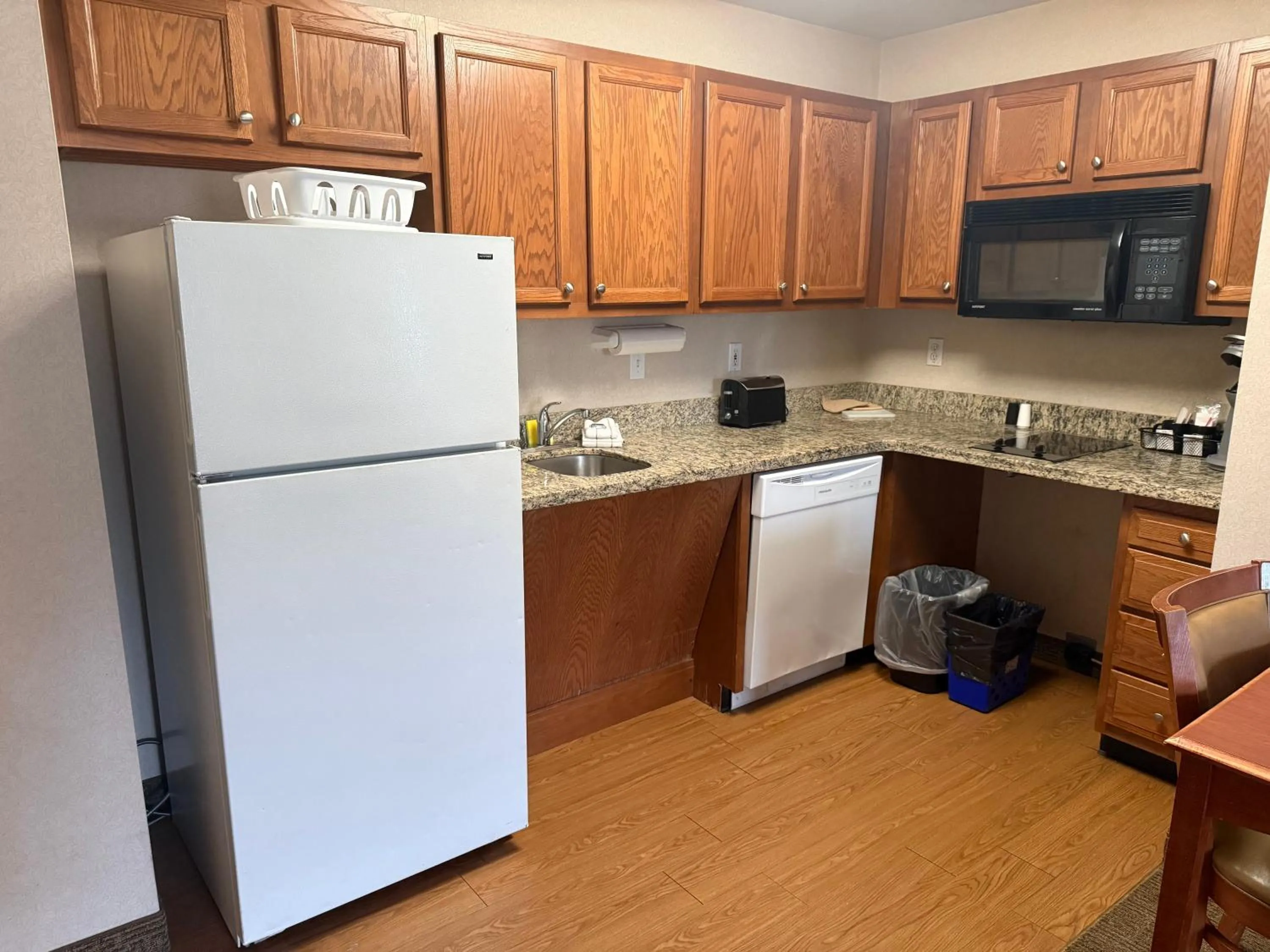 kitchen in Smart Suites, an Ascend Collection Hotel