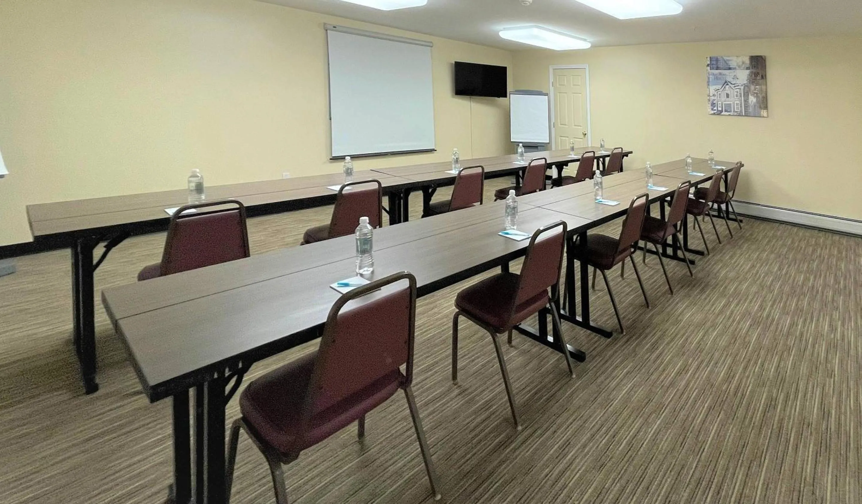 Meeting/conference room in Smart Suites, an Ascend Collection Hotel