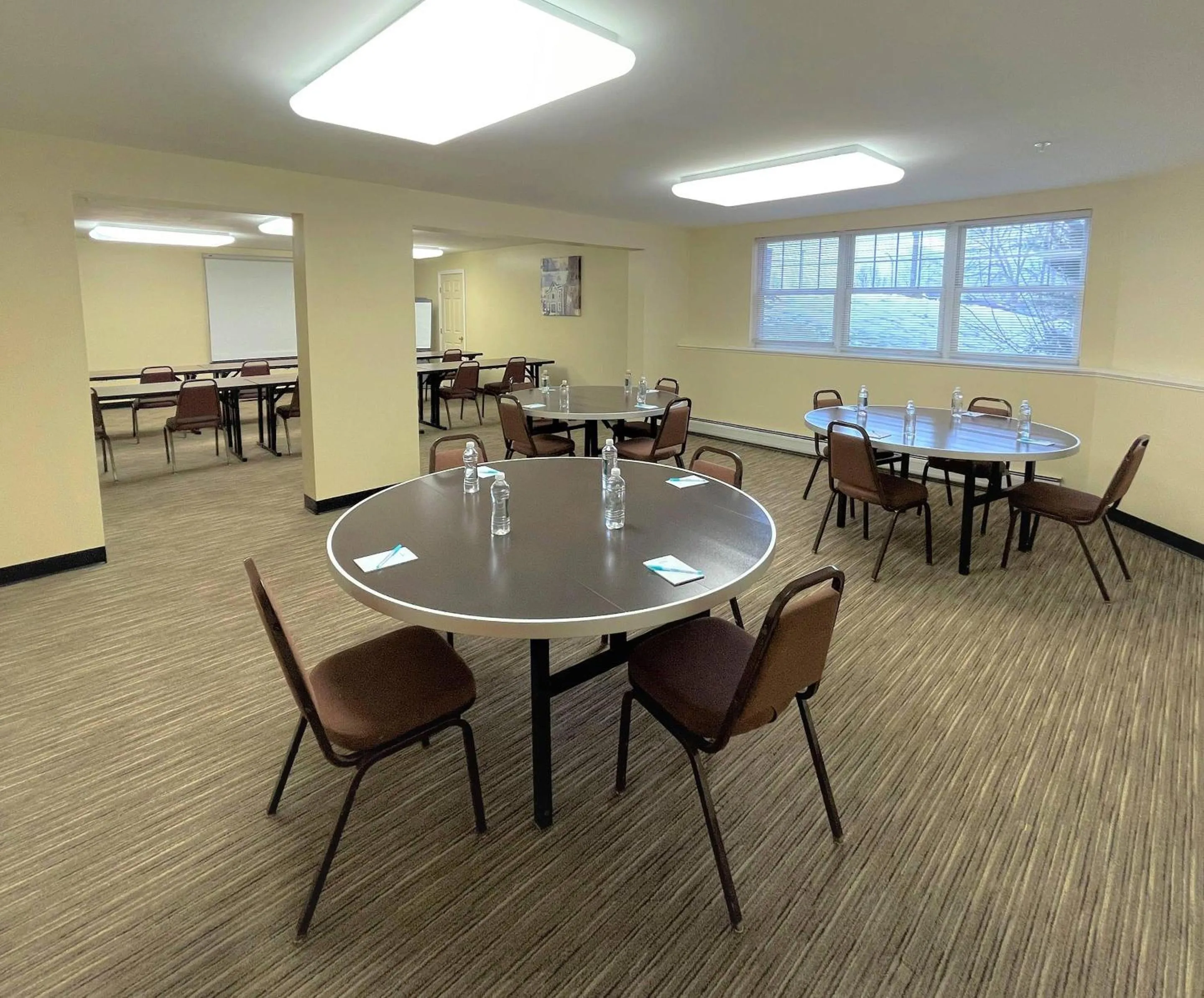 Meeting/conference room in Smart Suites, an Ascend Collection Hotel