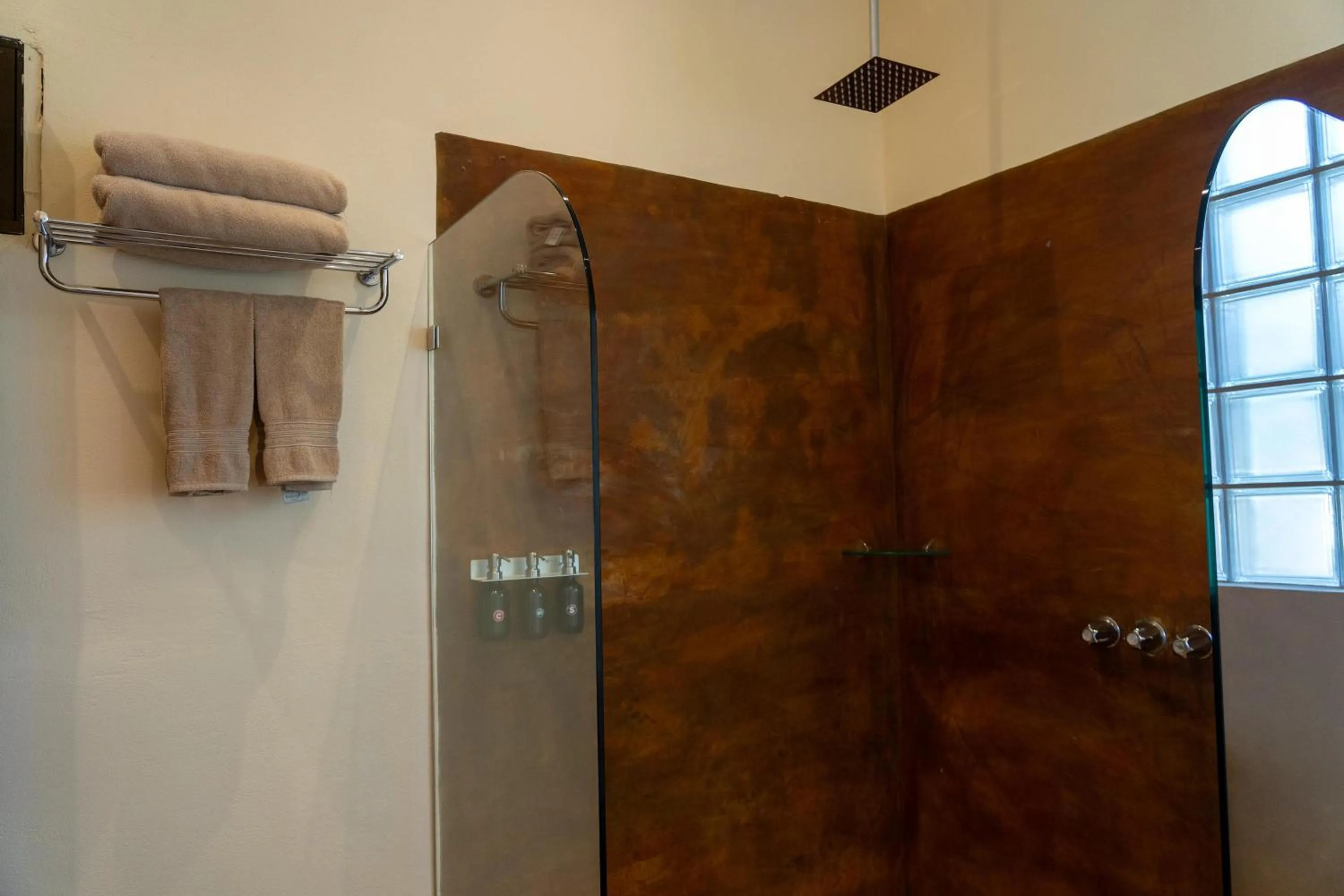 Shower in Valle Escondido Nature Reserve Hotel & Farm