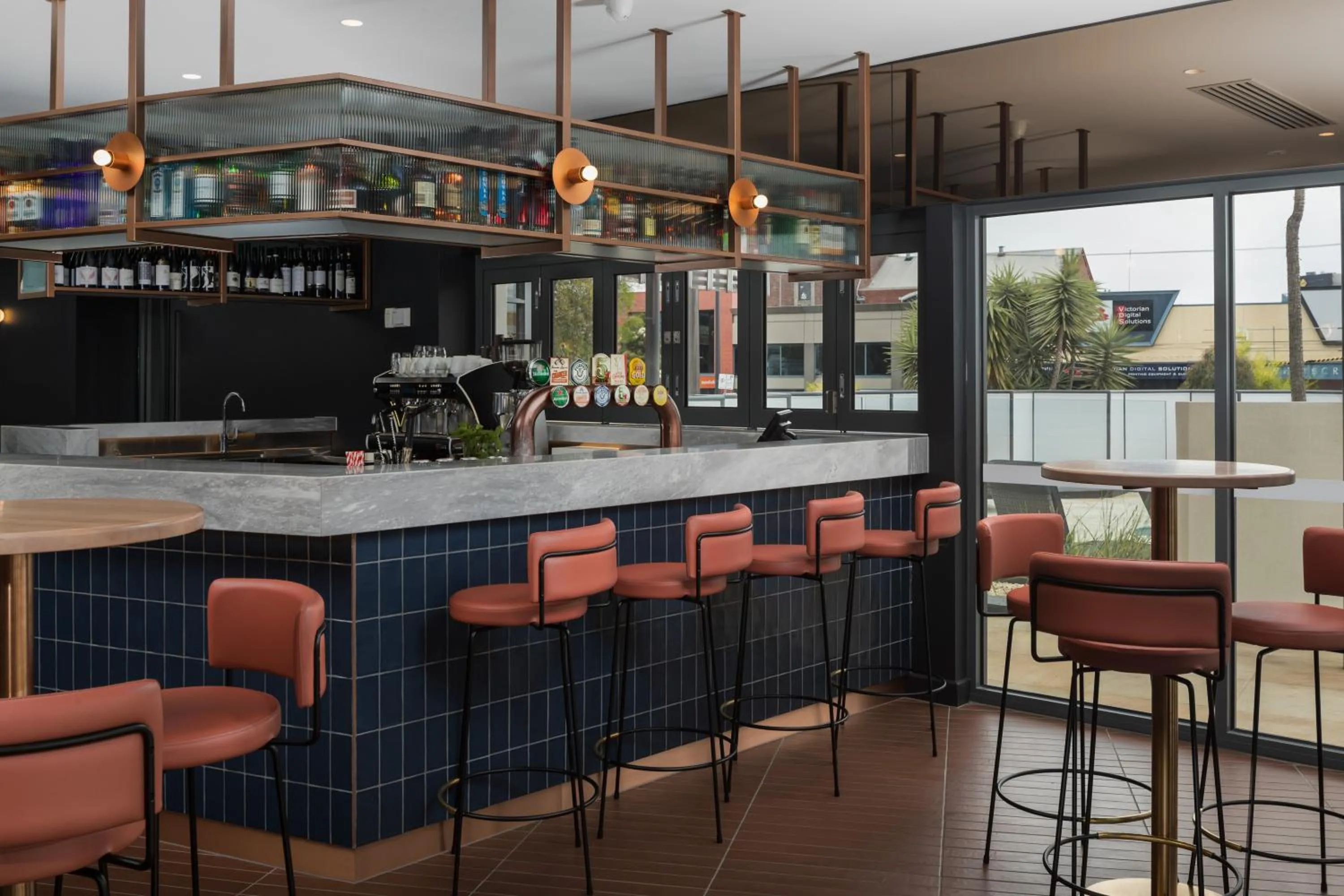 Lounge or bar in Rydges Geelong