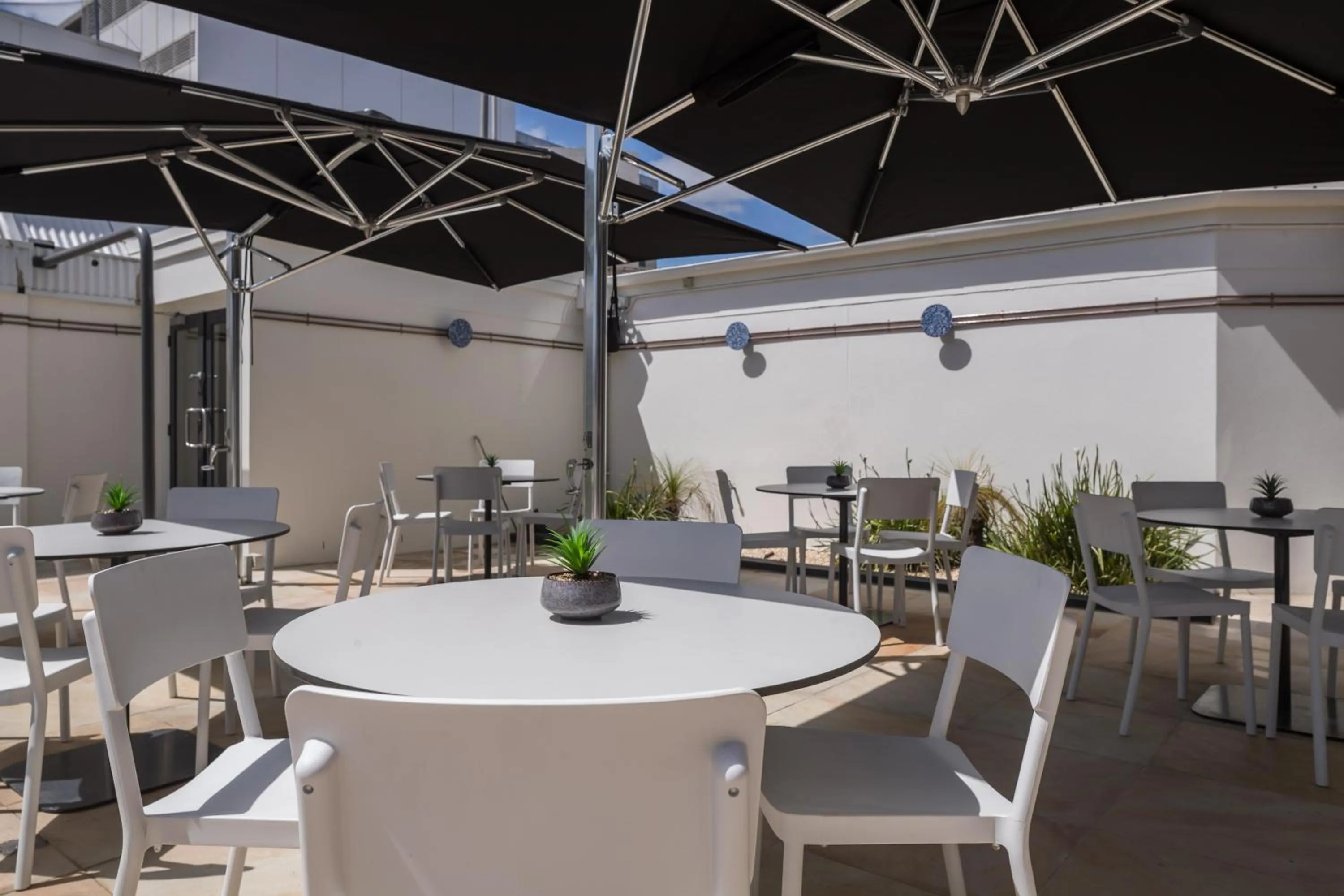 Swimming pool in Rydges Geelong