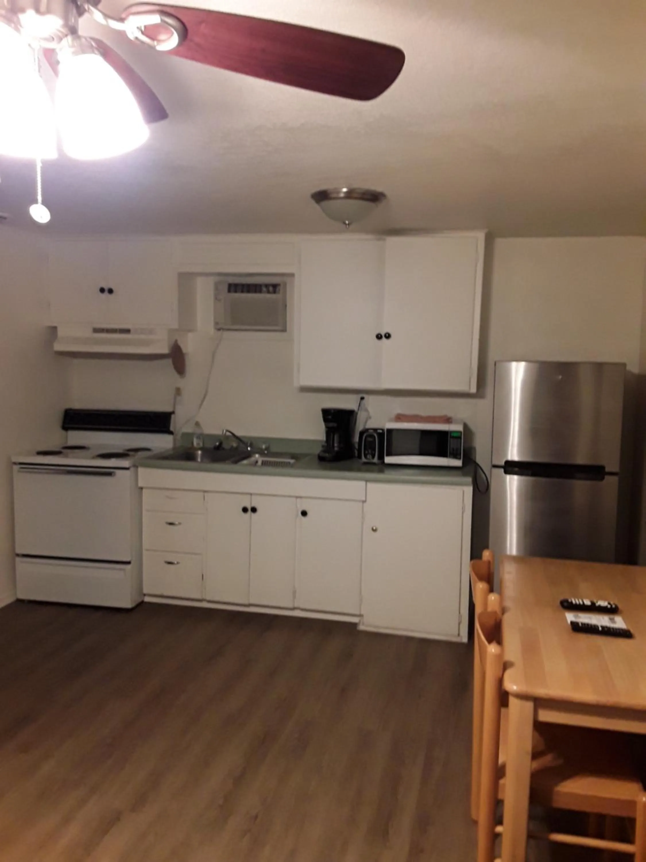 Kitchen or kitchenette in Arbor Inn Motel Oakridge