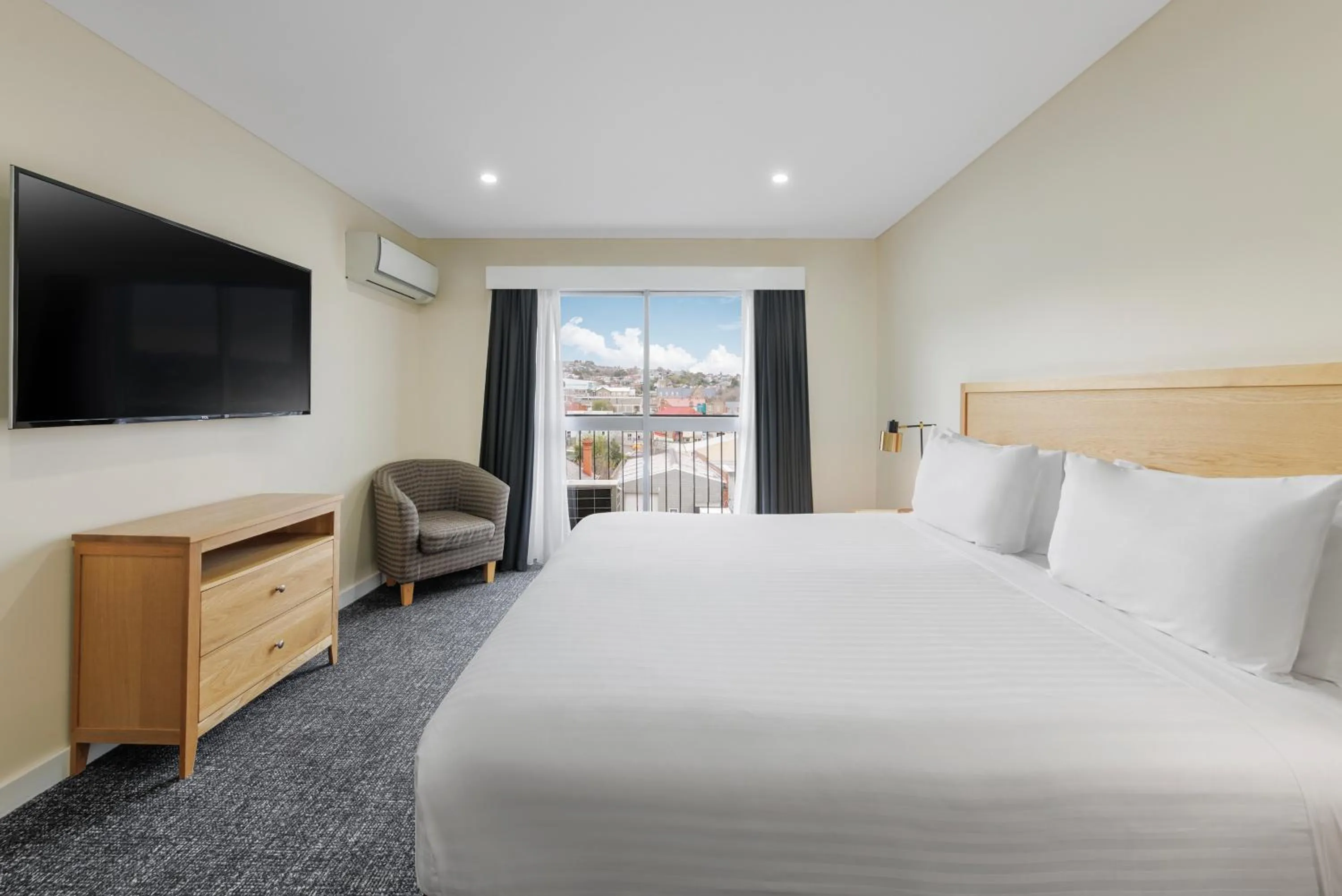 Photo of the whole room, Bed in Best Western Hobart