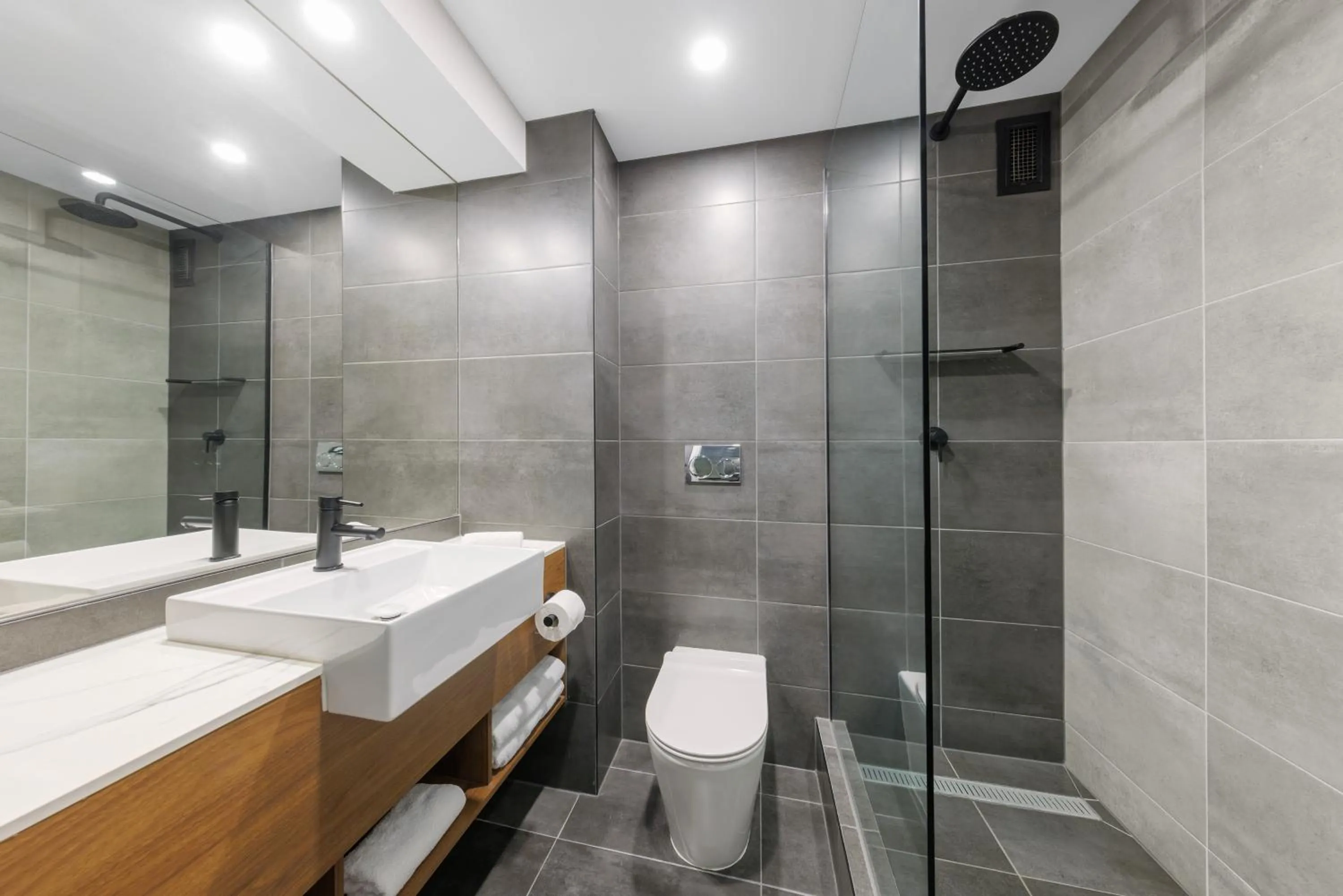 Shower in Best Western Hobart