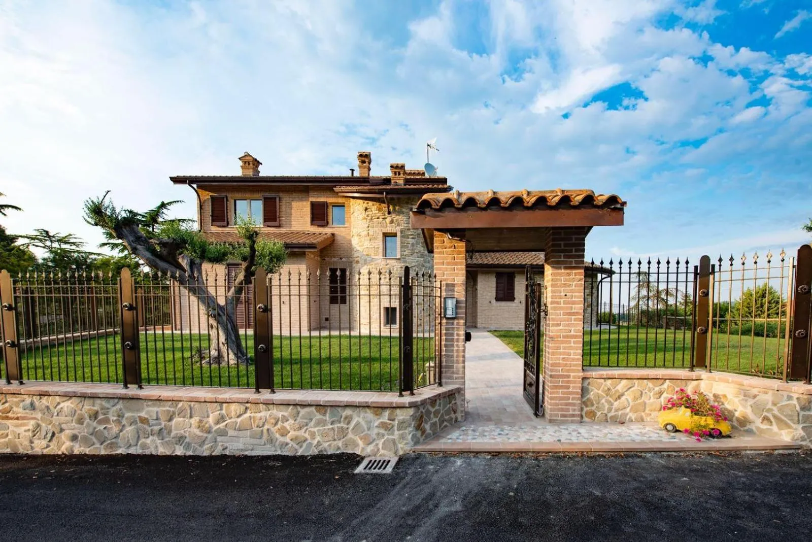 Property building in B&B Madonna Carradori Country