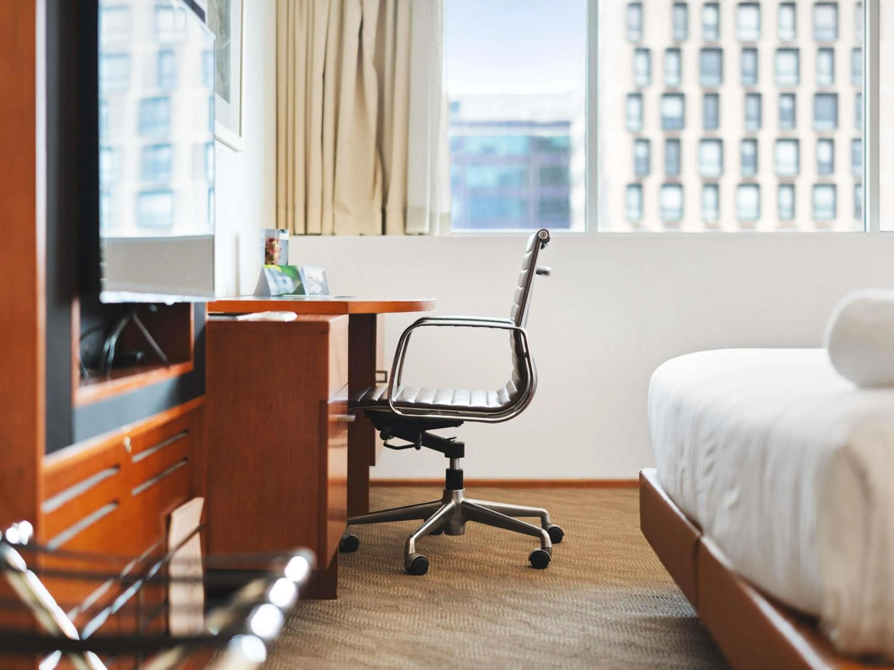Bedroom, Bed in Novotel Canberra
