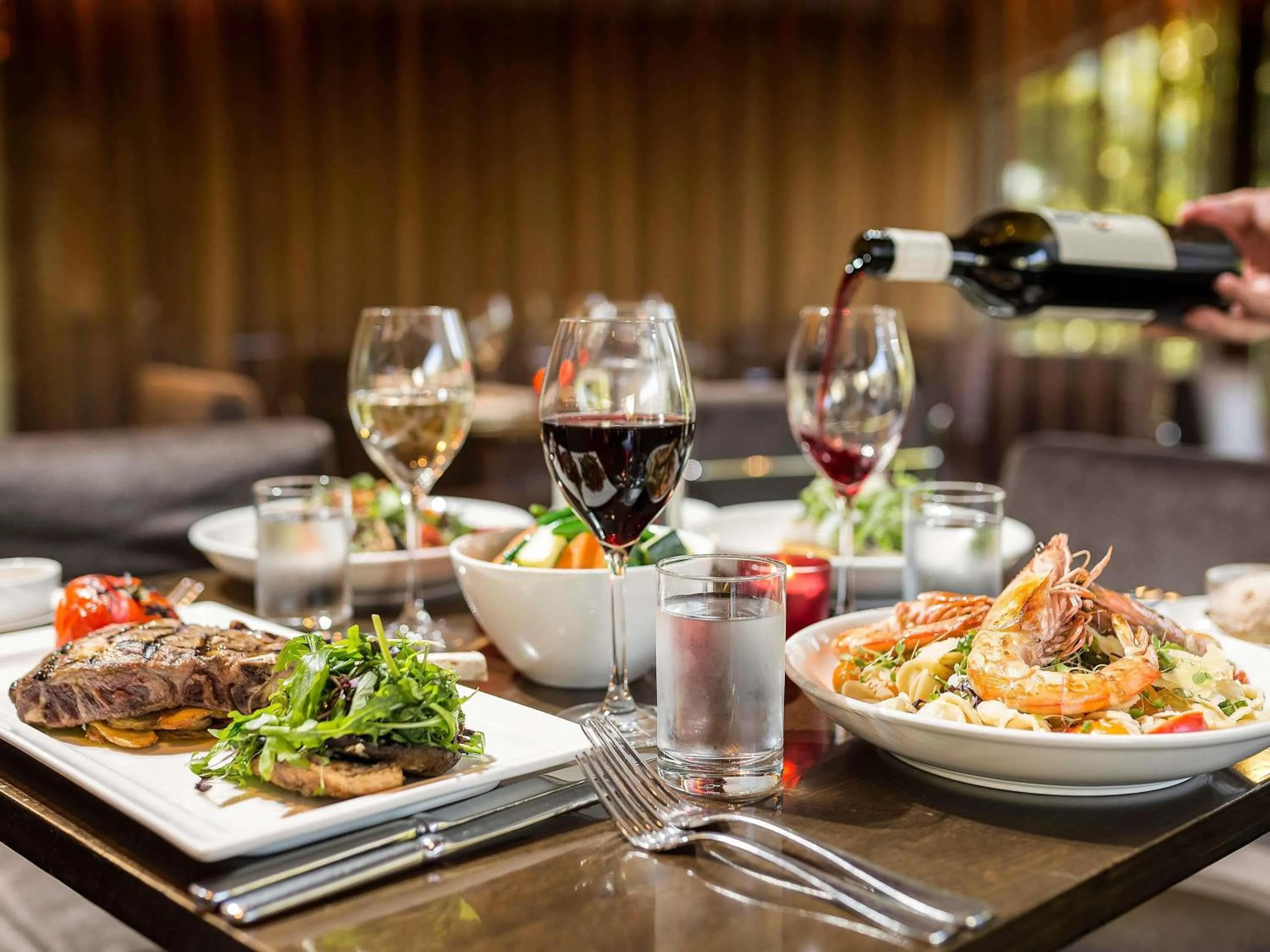 Restaurant/places to eat in Novotel Canberra