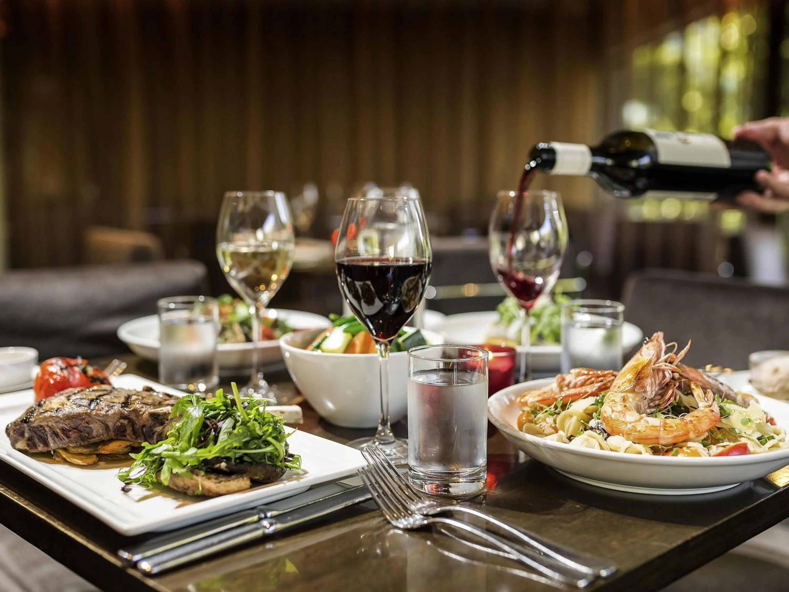 Restaurant/places to eat in Novotel Canberra