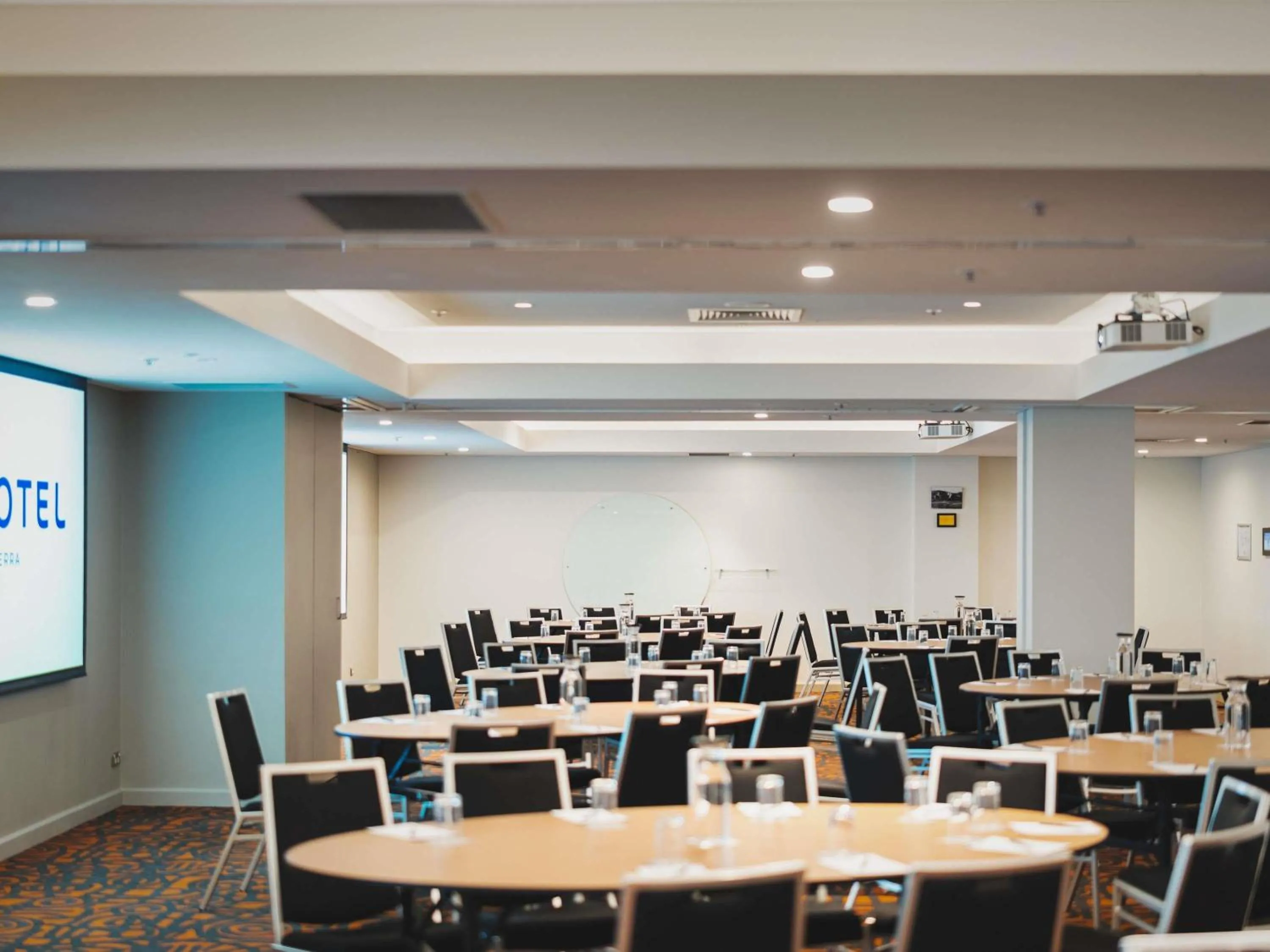 Meeting/conference room in Novotel Canberra