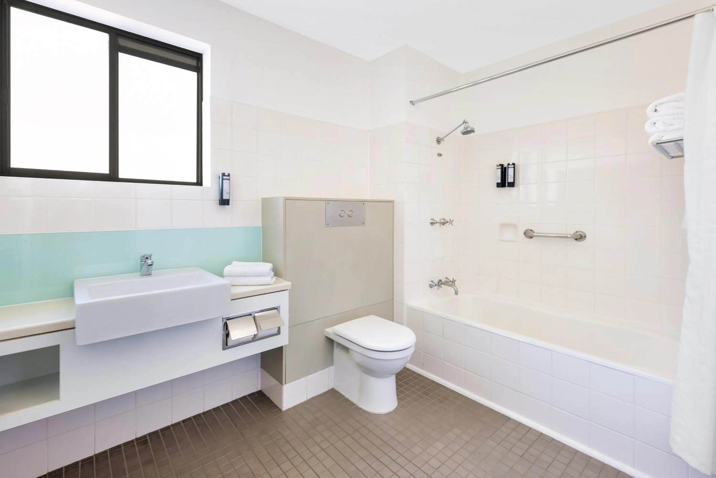 Shower in Best Western Plus Launceston