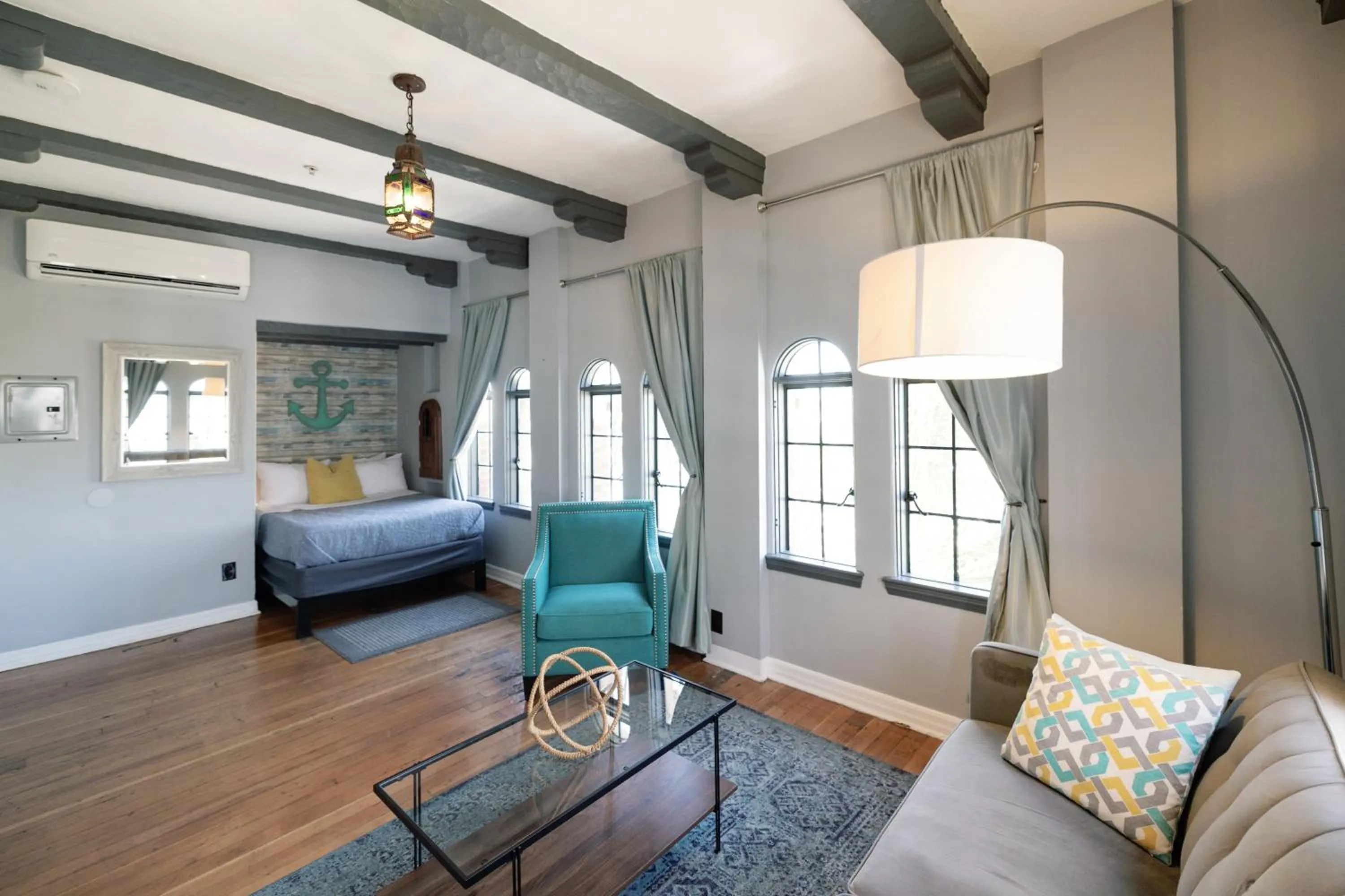 Bed in Broadlind Hotel