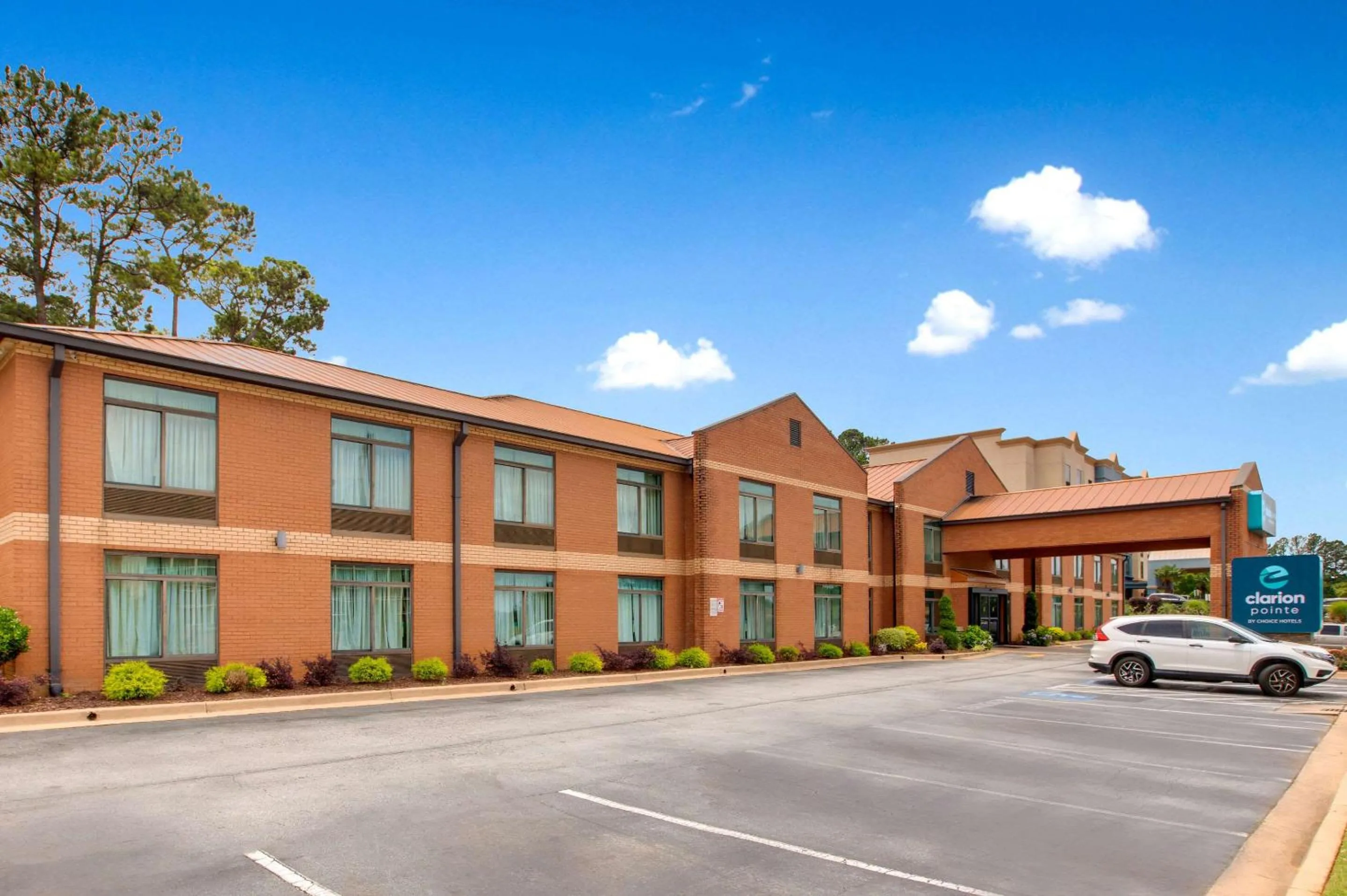 Property building in Clarion Pointe Atlanta Airport College Park