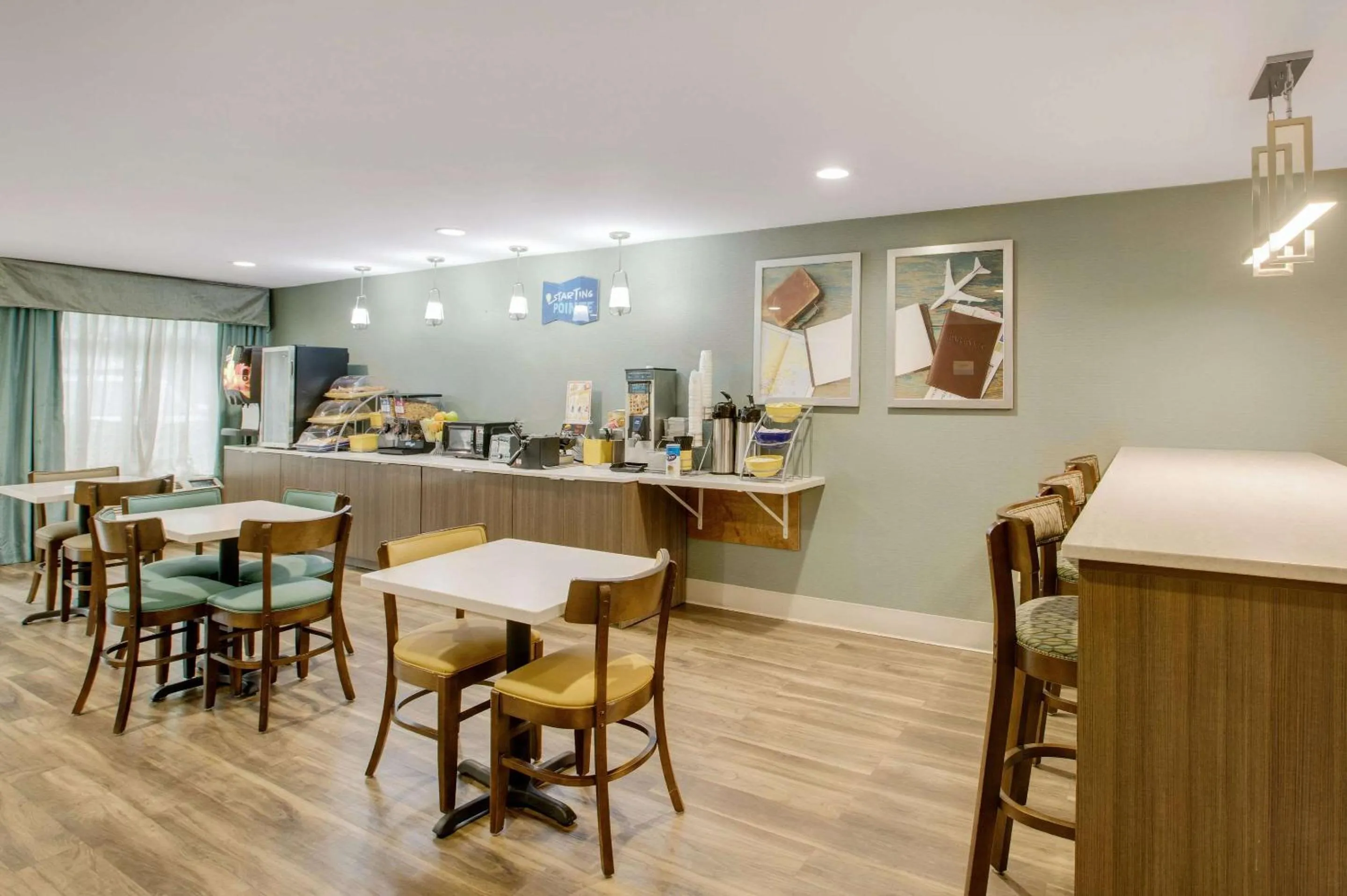 Breakfast in Clarion Pointe Atlanta Airport College Park