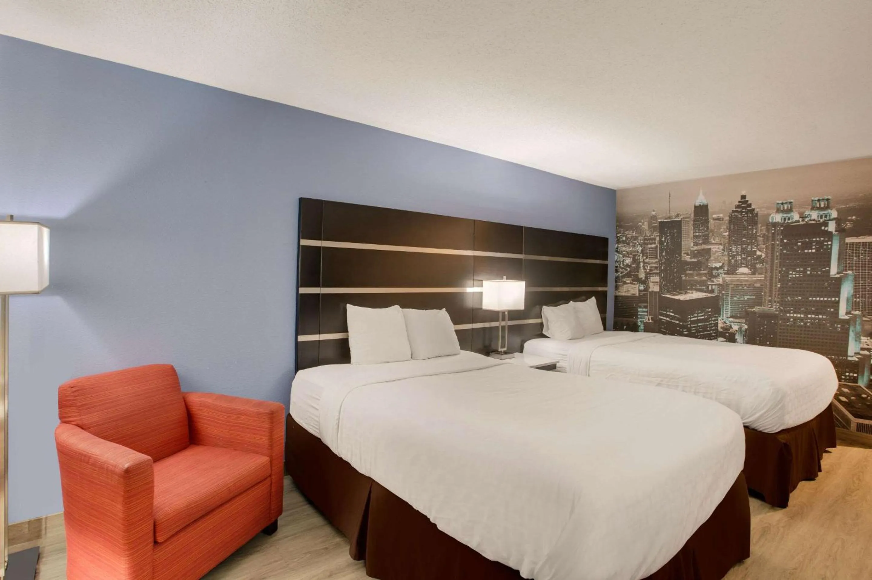 Bedroom, Bed in Clarion Pointe Atlanta Airport College Park