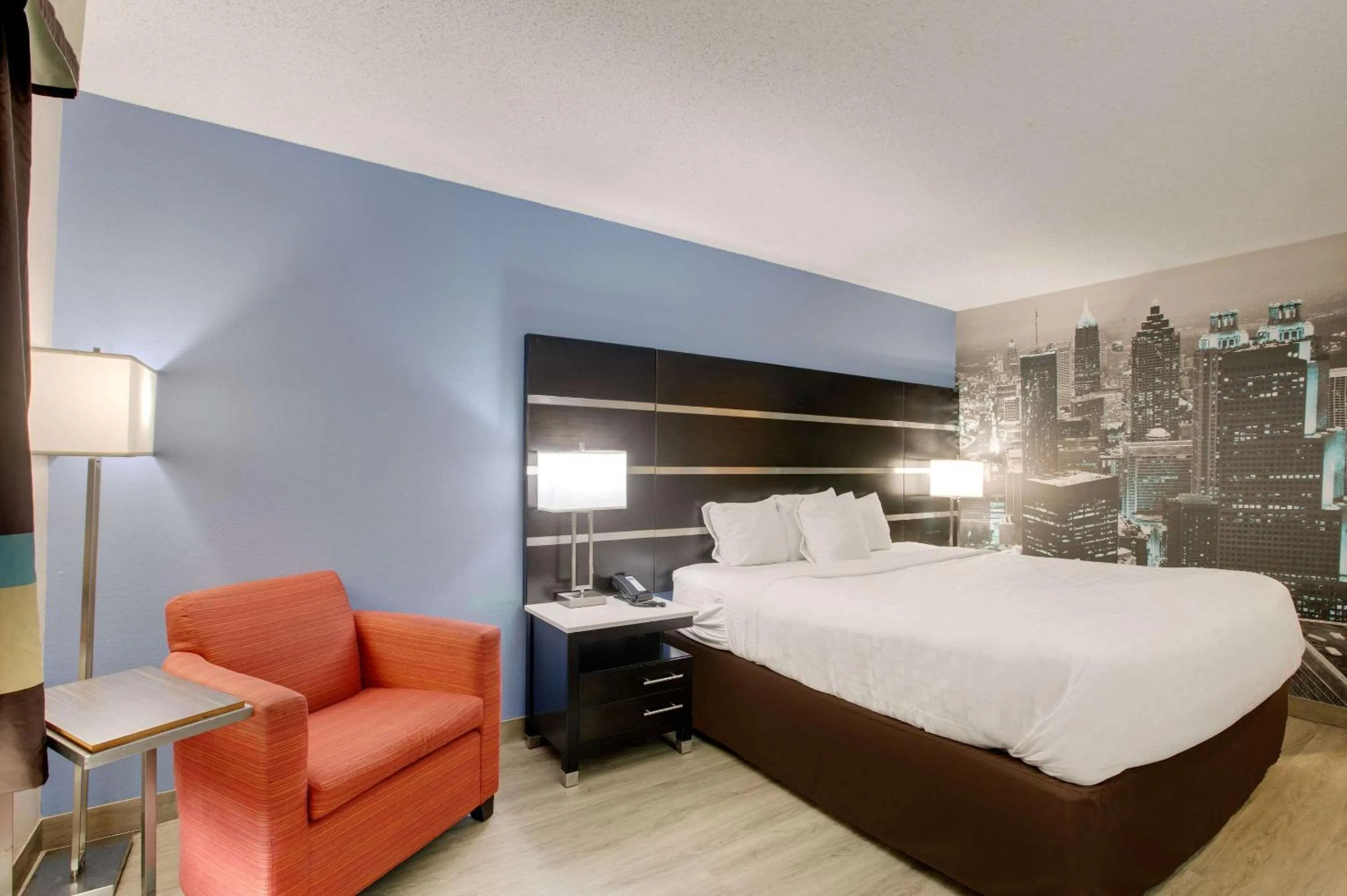 Bedroom, Bed in Clarion Pointe Atlanta Airport College Park