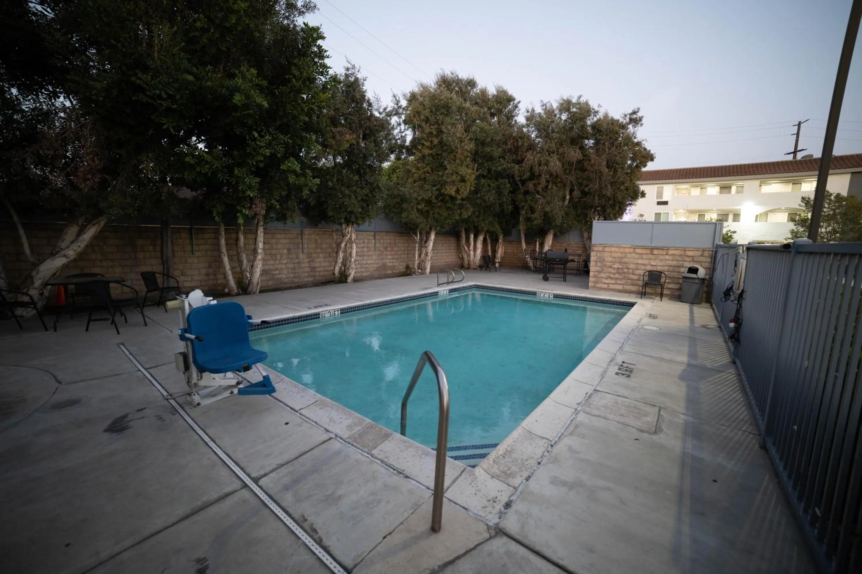 Swimming pool in Mid City Inn & Suites Pico Rivera