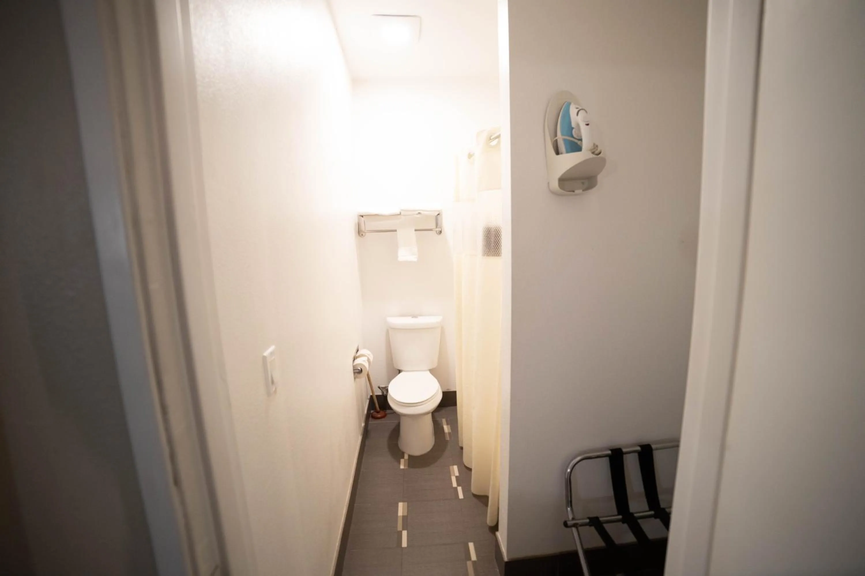 Toilet in Mid City Inn & Suites Pico Rivera