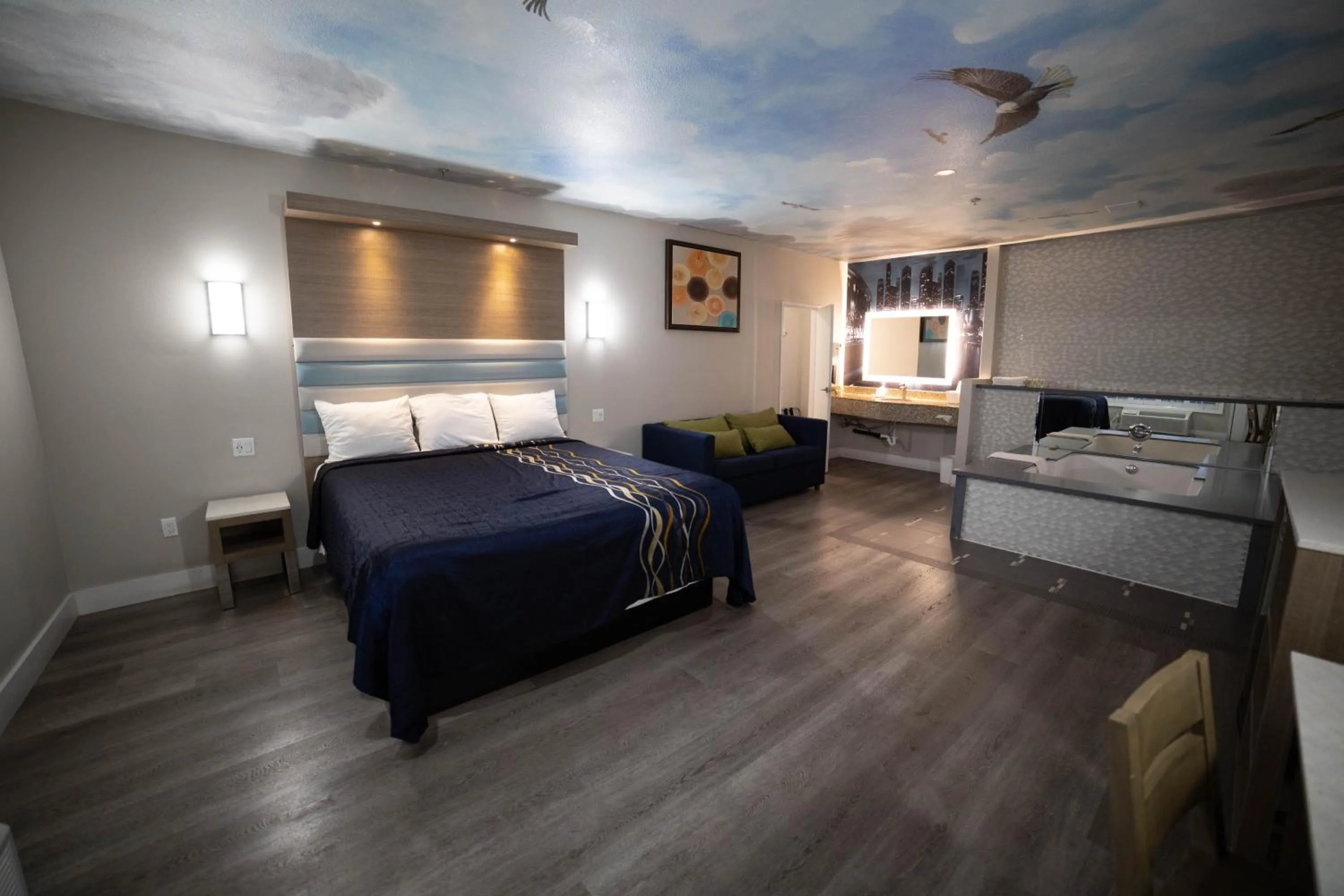 Photo of the whole room, Bed in Mid City Inn & Suites Pico Rivera