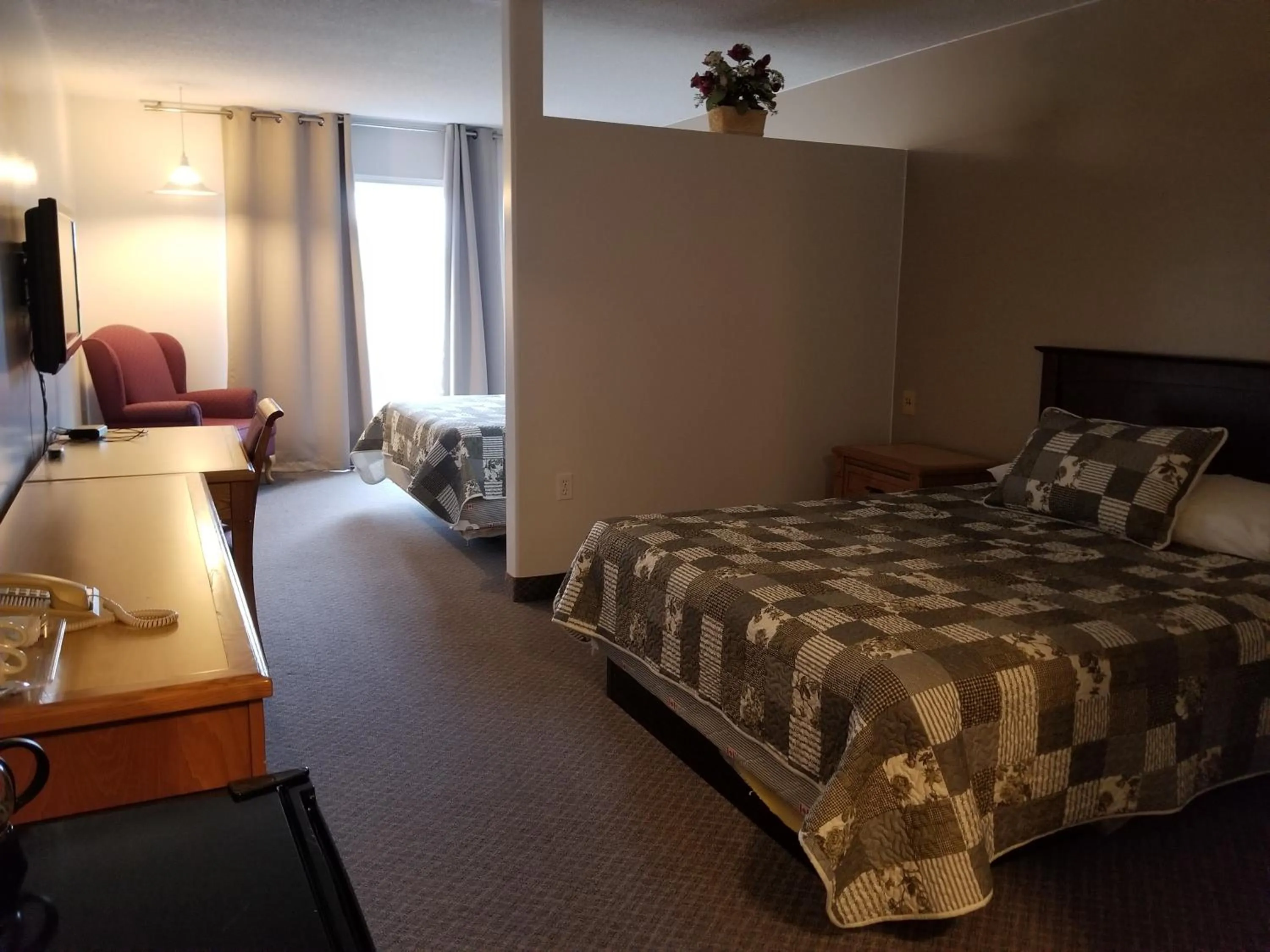 Bedroom in Knights Inn Woodstock