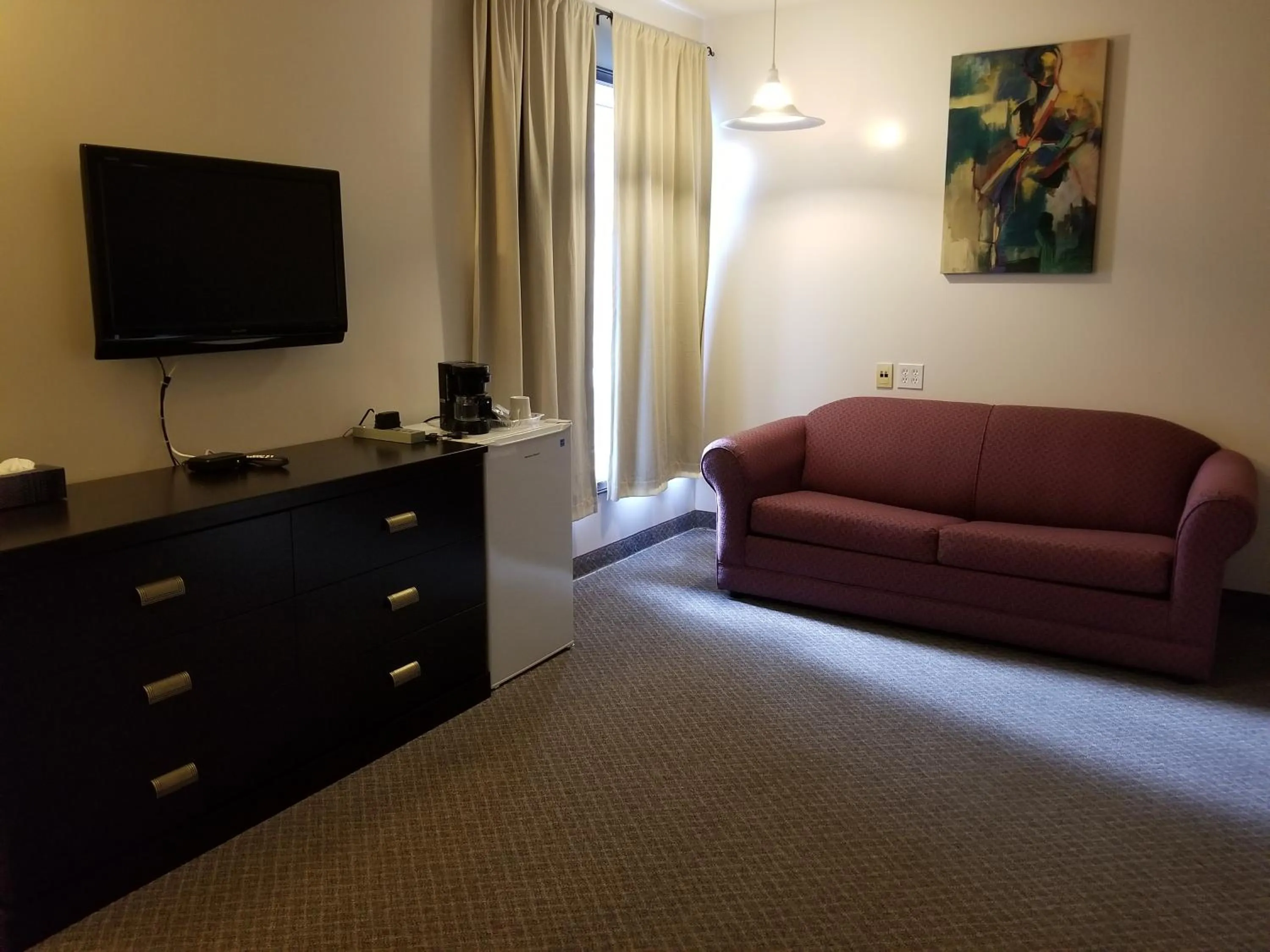 Bedroom in Knights Inn Woodstock