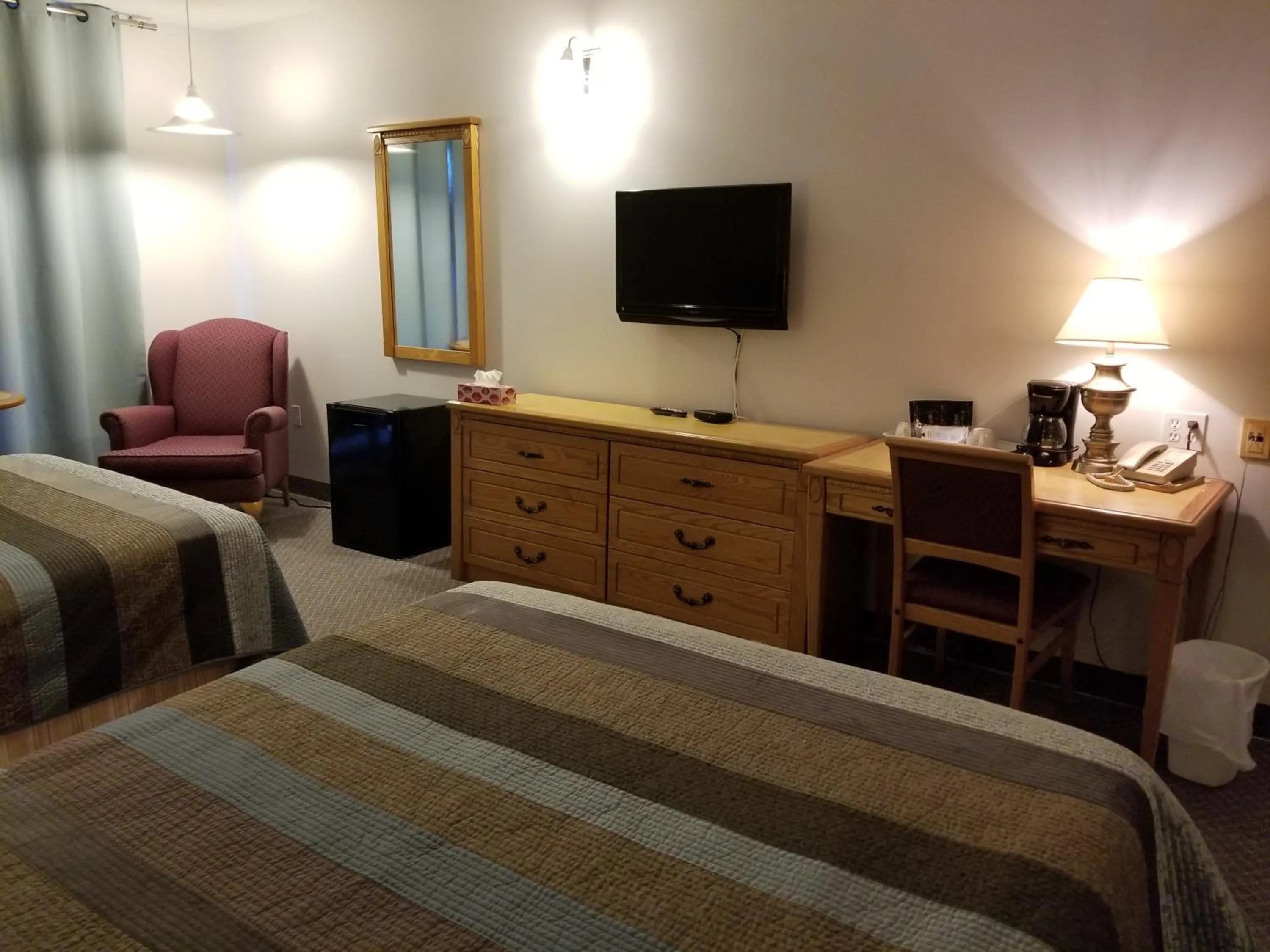 Bedroom in Knights Inn Woodstock