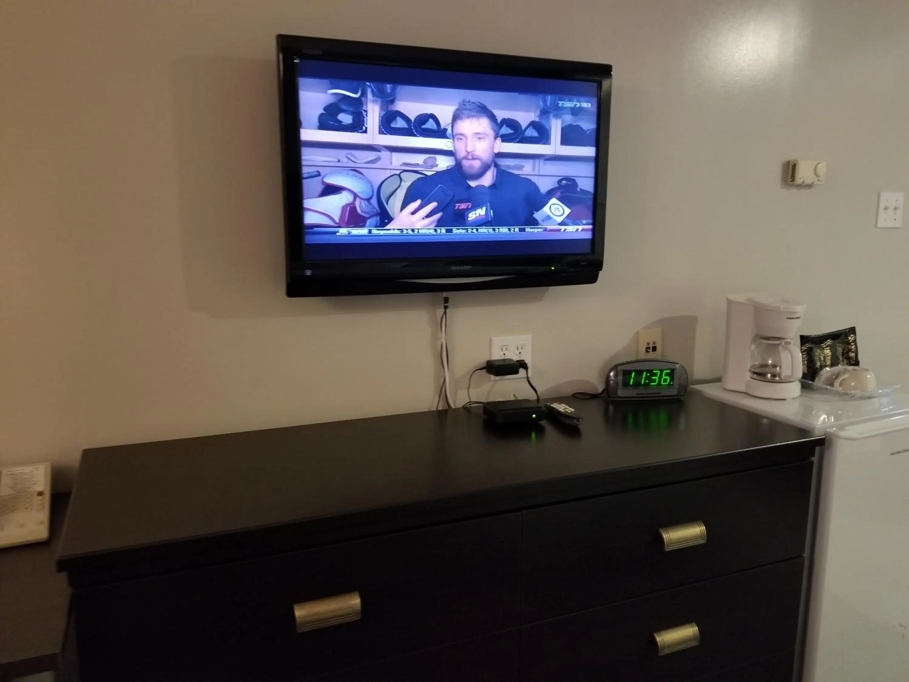 Bedroom in Knights Inn Woodstock