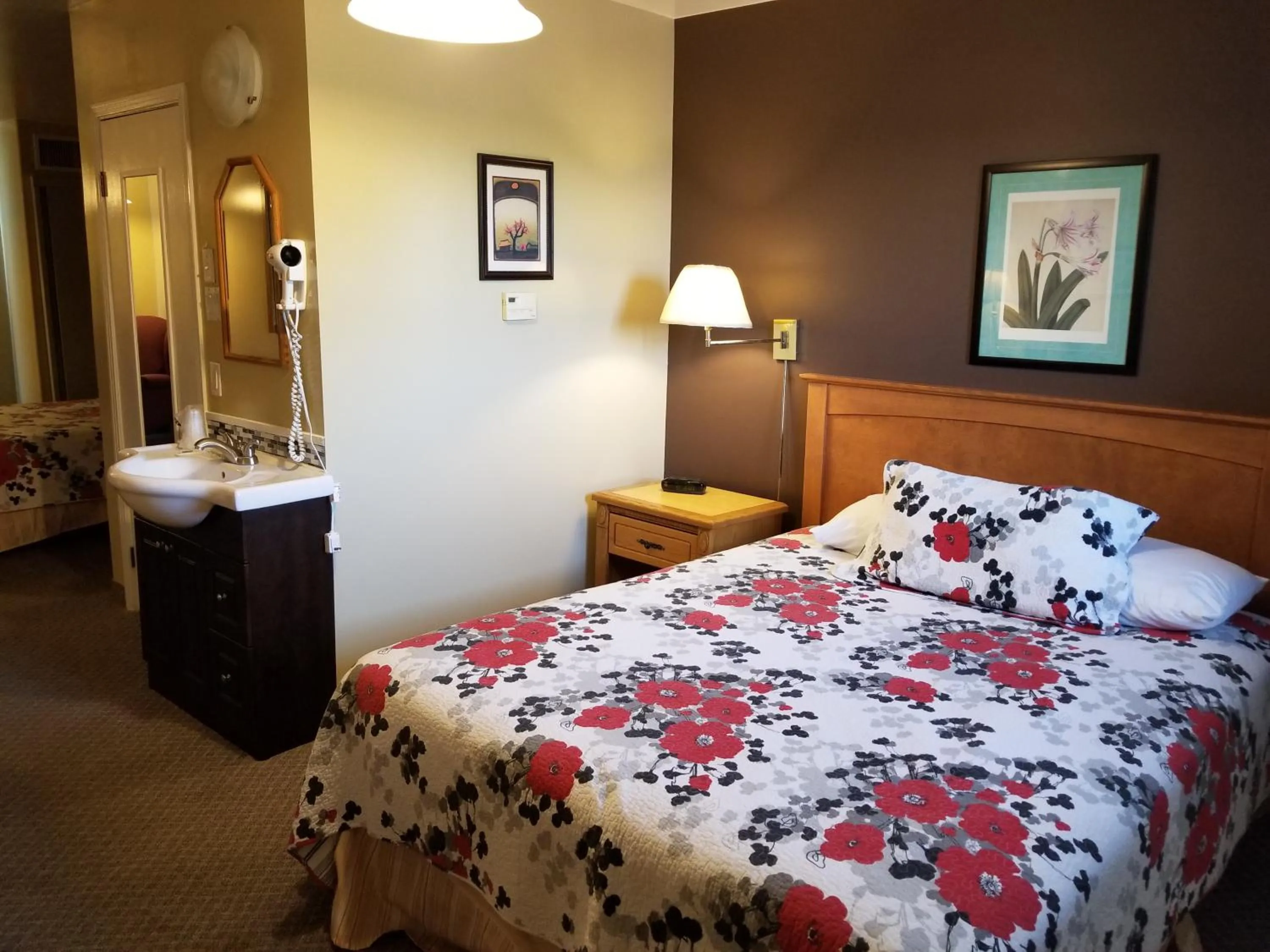 Bedroom in Knights Inn Woodstock