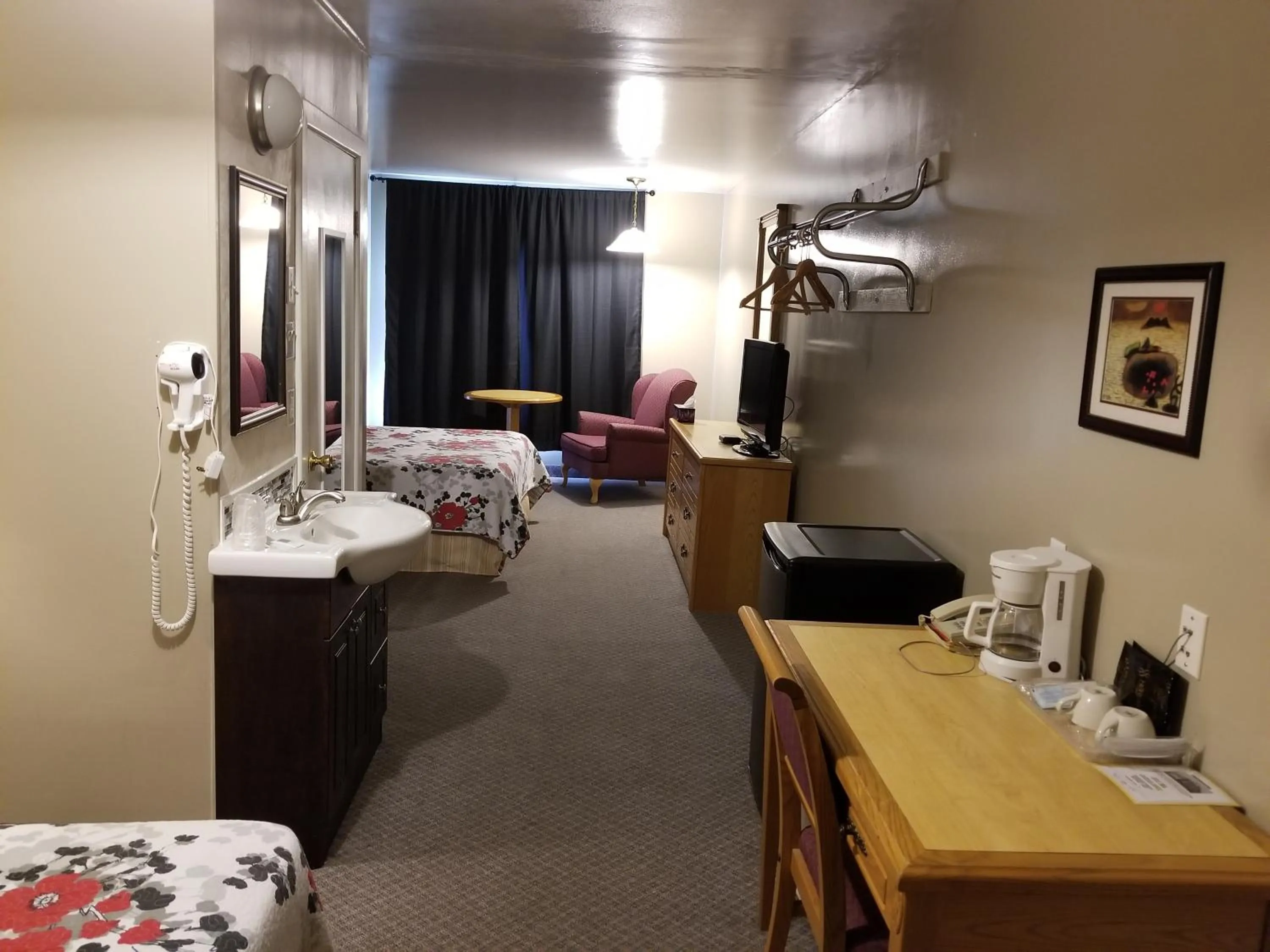 Bedroom in Knights Inn Woodstock