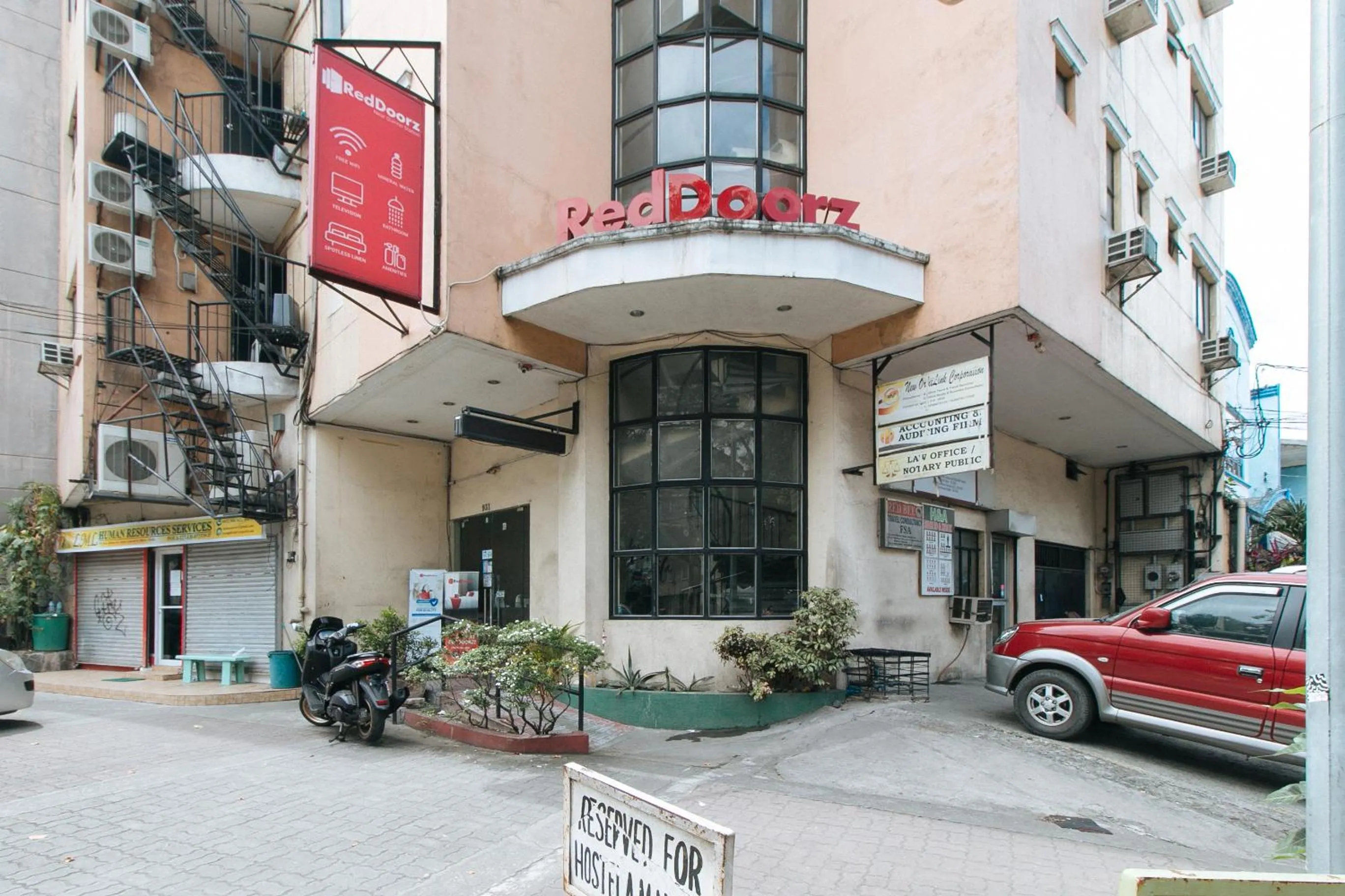 Property building in RedDoorz near Quirino Station Manila
