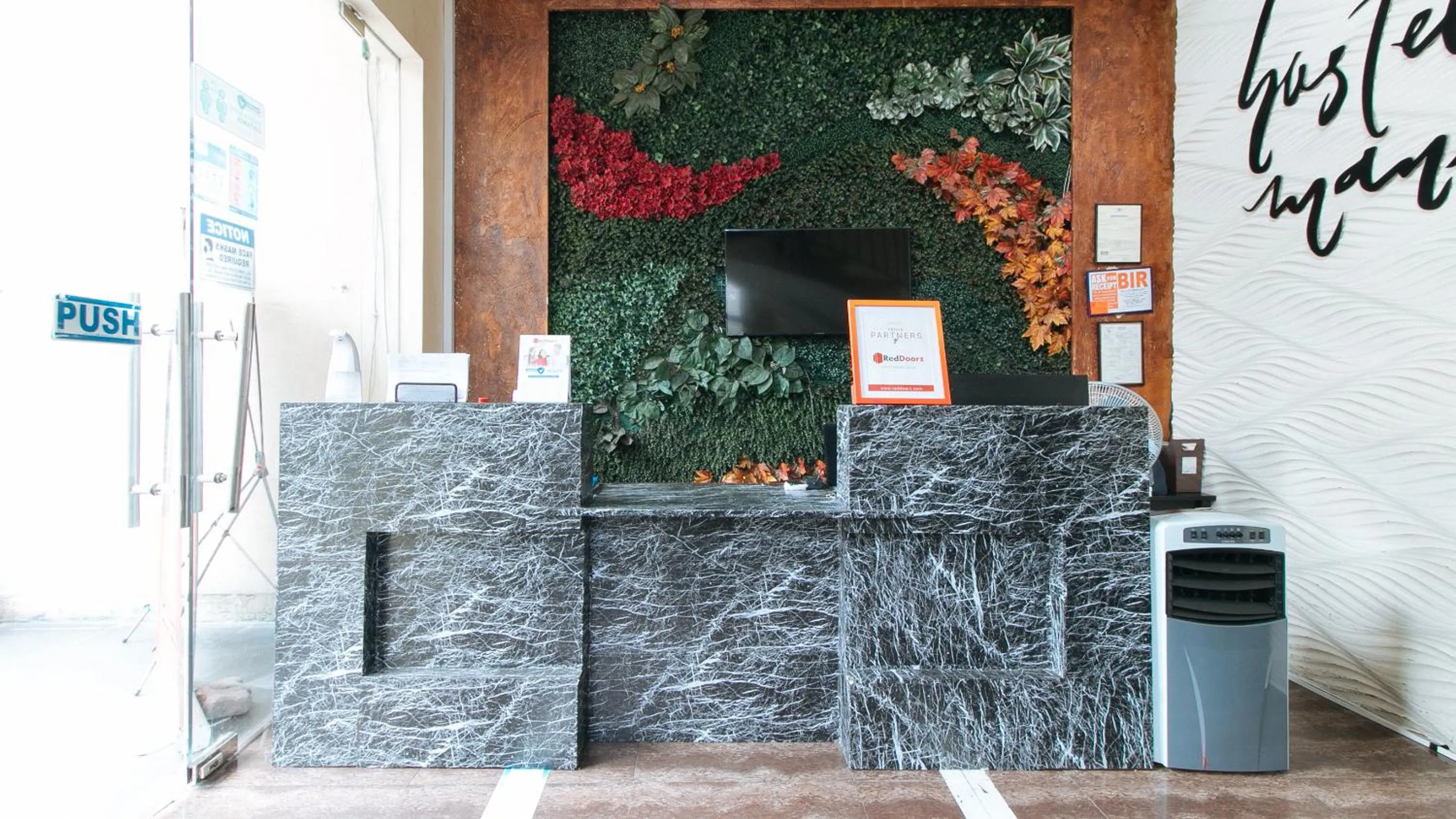 Lobby or reception in RedDoorz near Quirino Station Manila