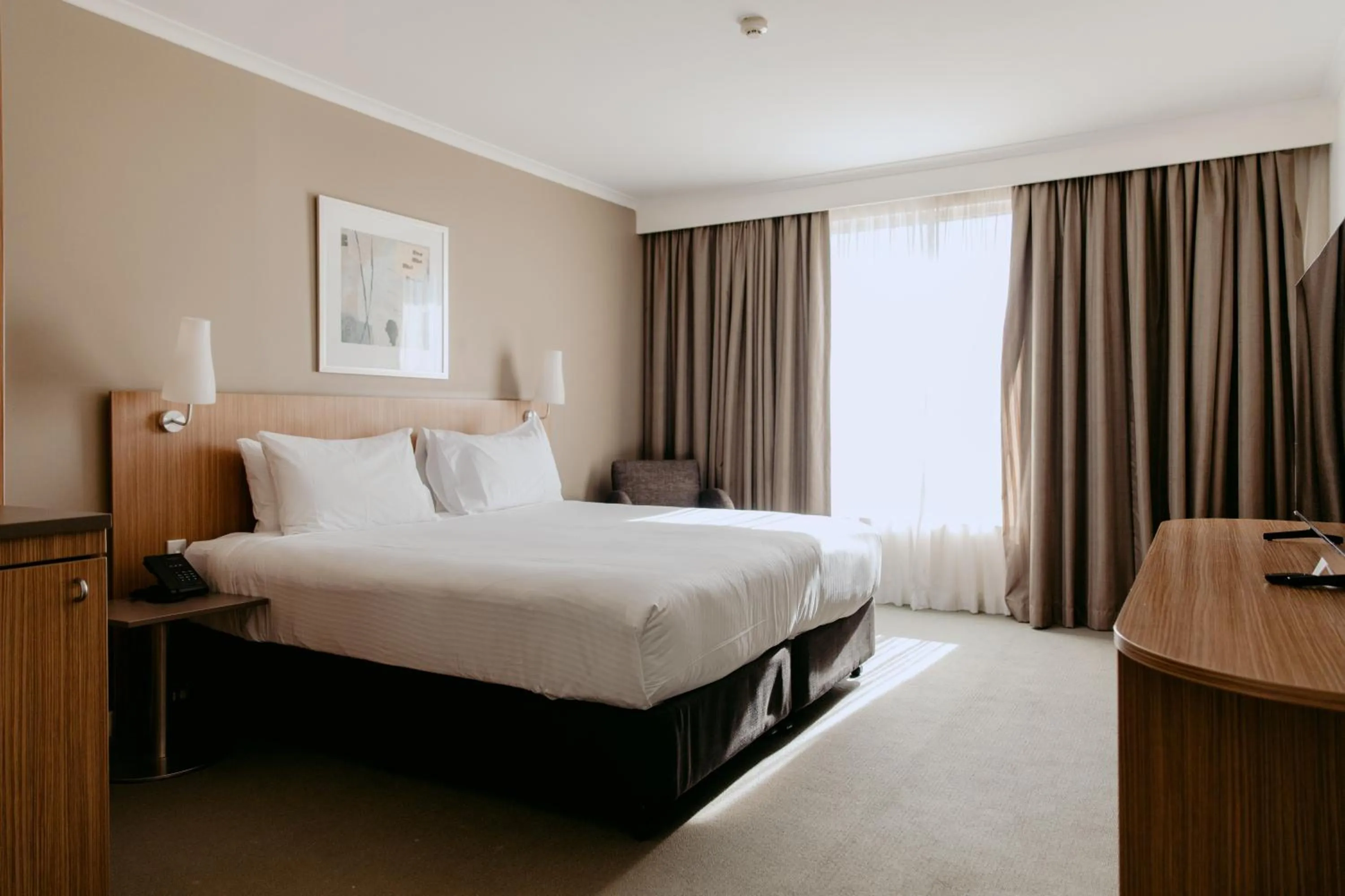 Classic King Room - Mobility Accessible in Mercure Sydney Parramatta