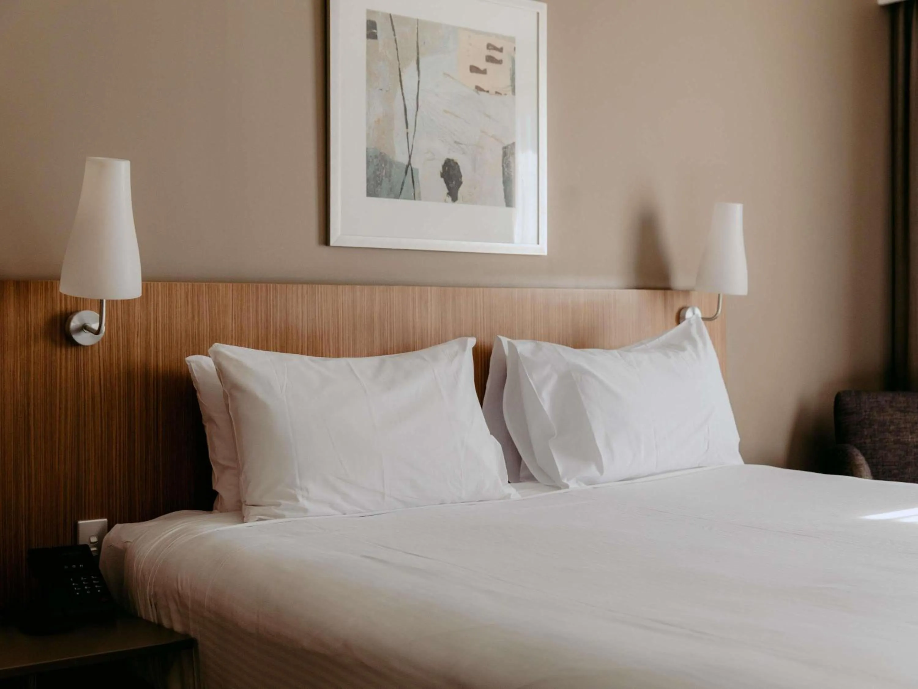 Bedroom, Bed in Mercure Sydney Parramatta