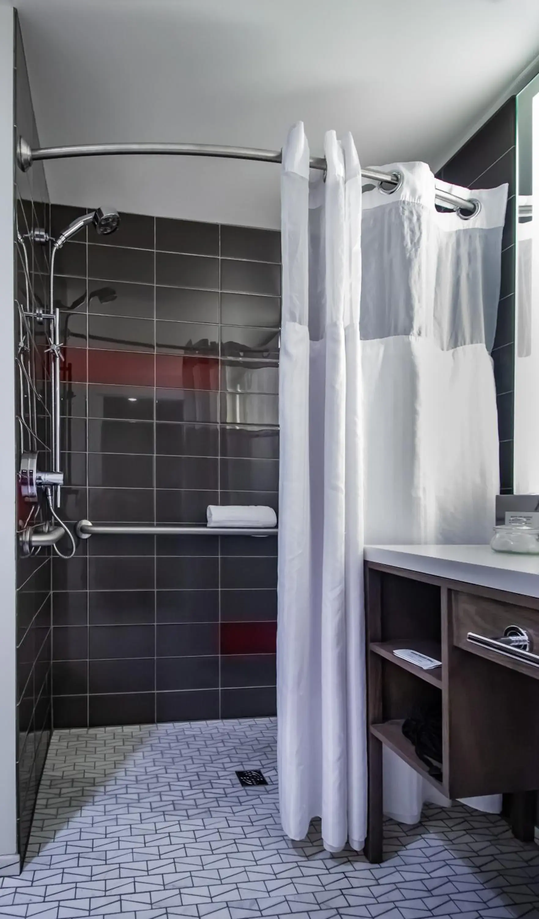 King Room with Roll-In Shower - Disability Access in Hotel Eastlund - Best Western Premier Collection King Room with Roll-In Shower - Disability Access in Hotel Eastlund - Best Western Premier Collection