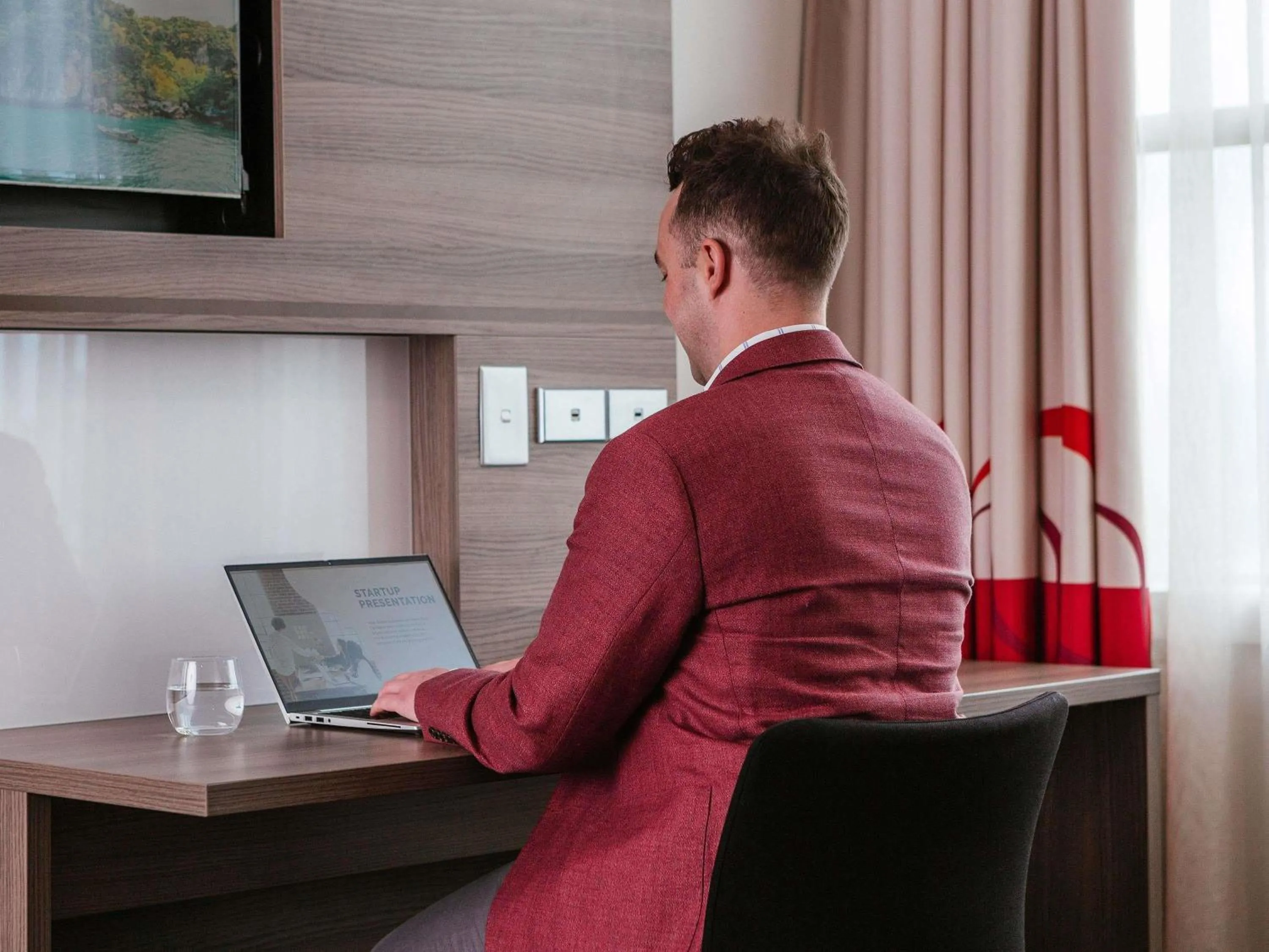 Bedroom in Novotel Melbourne Glen Waverley