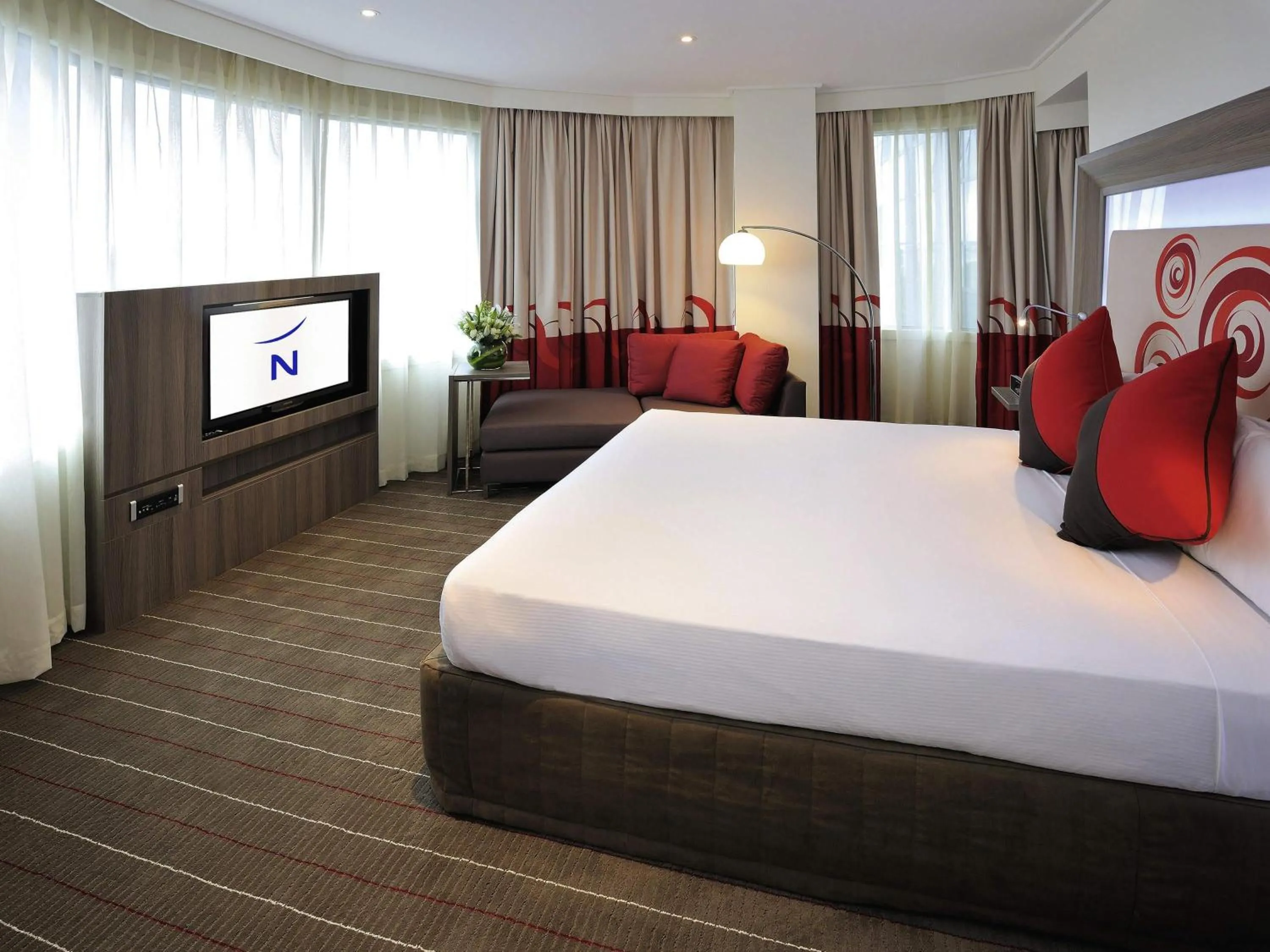Bedroom, Bed in Novotel Melbourne Glen Waverley