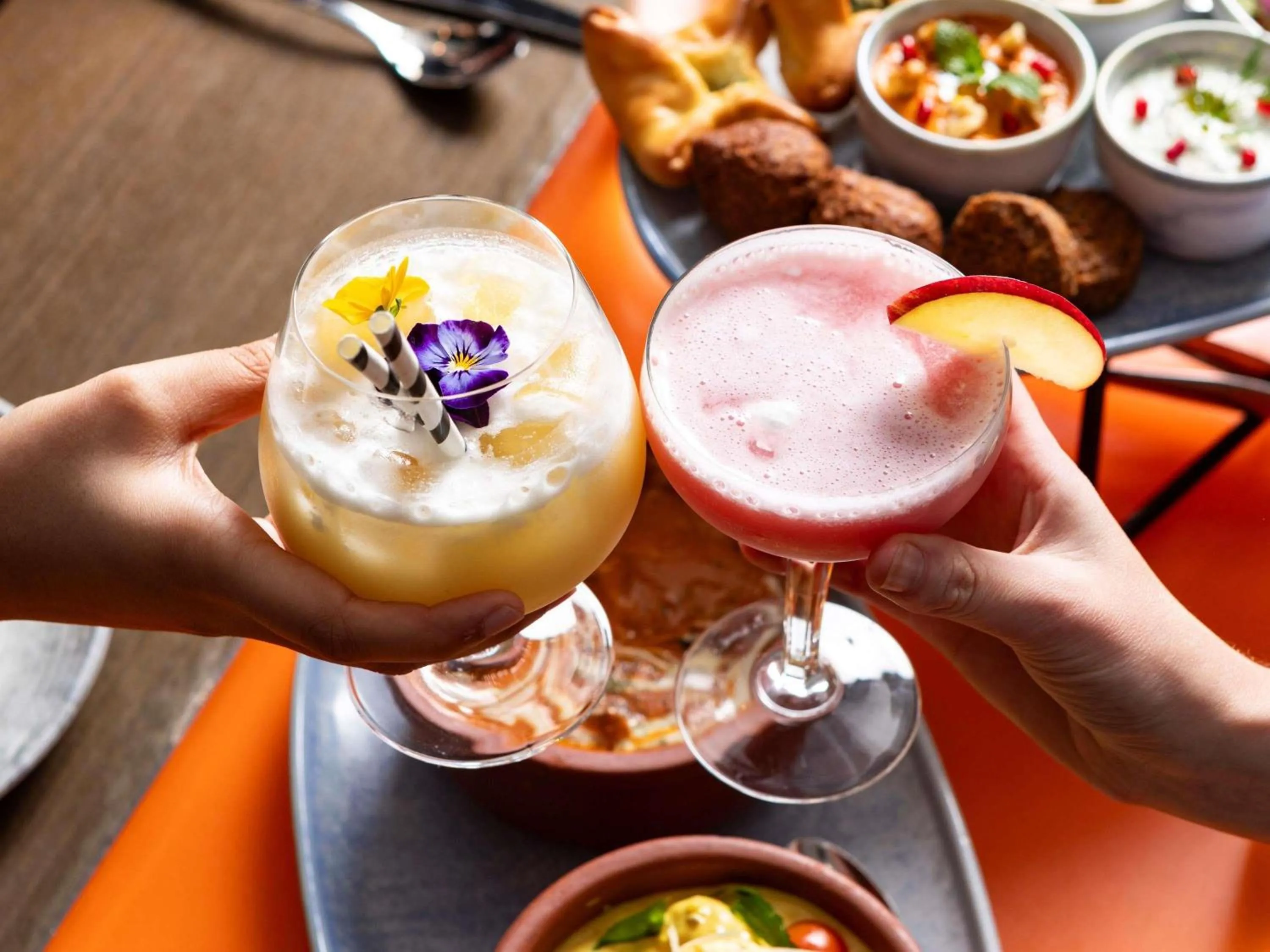 Lounge or bar in Novotel Melbourne Glen Waverley