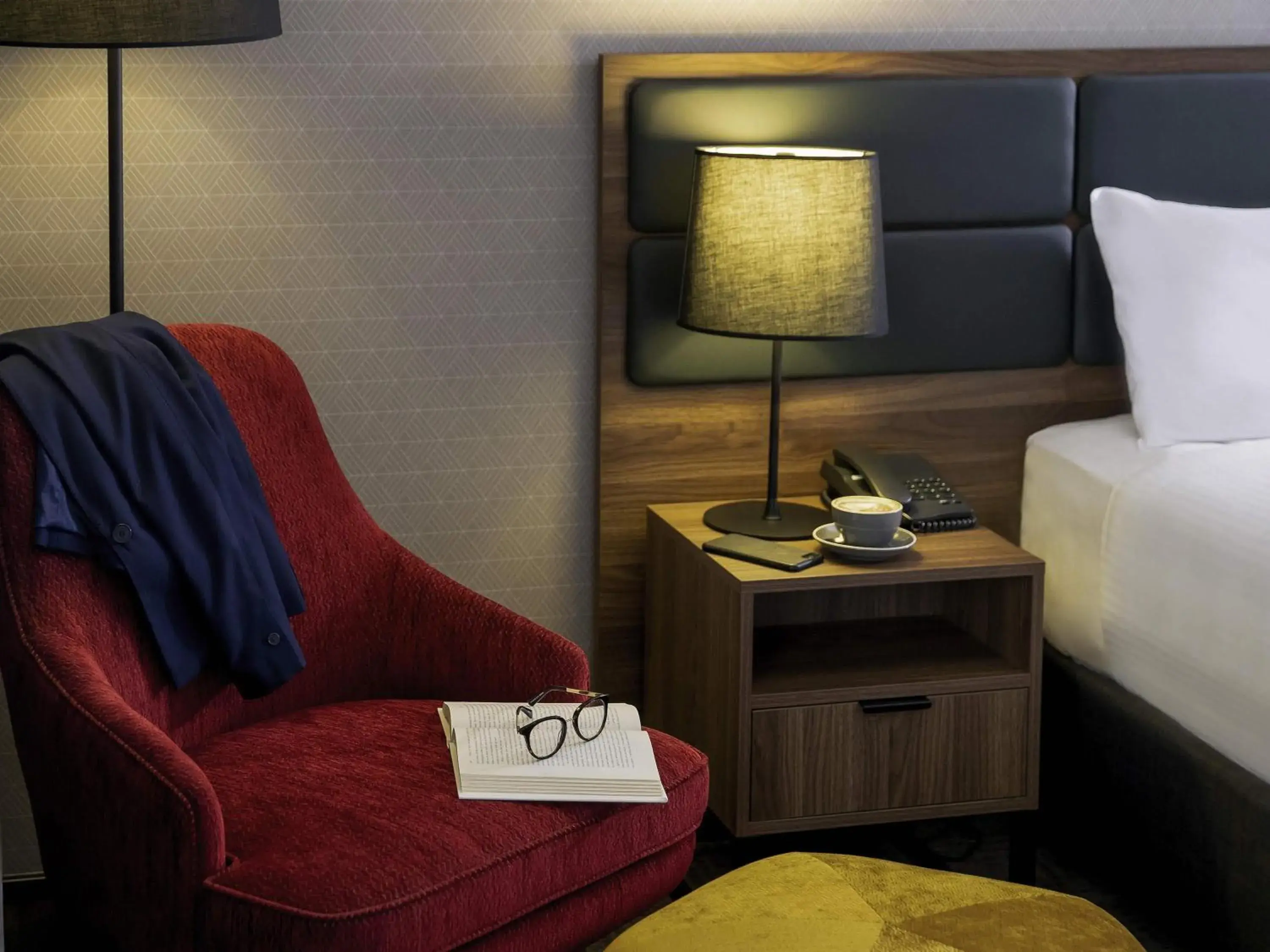 Deluxe King Room in Novotel Sydney International Airport Deluxe King Room in Novotel Sydney International Airport