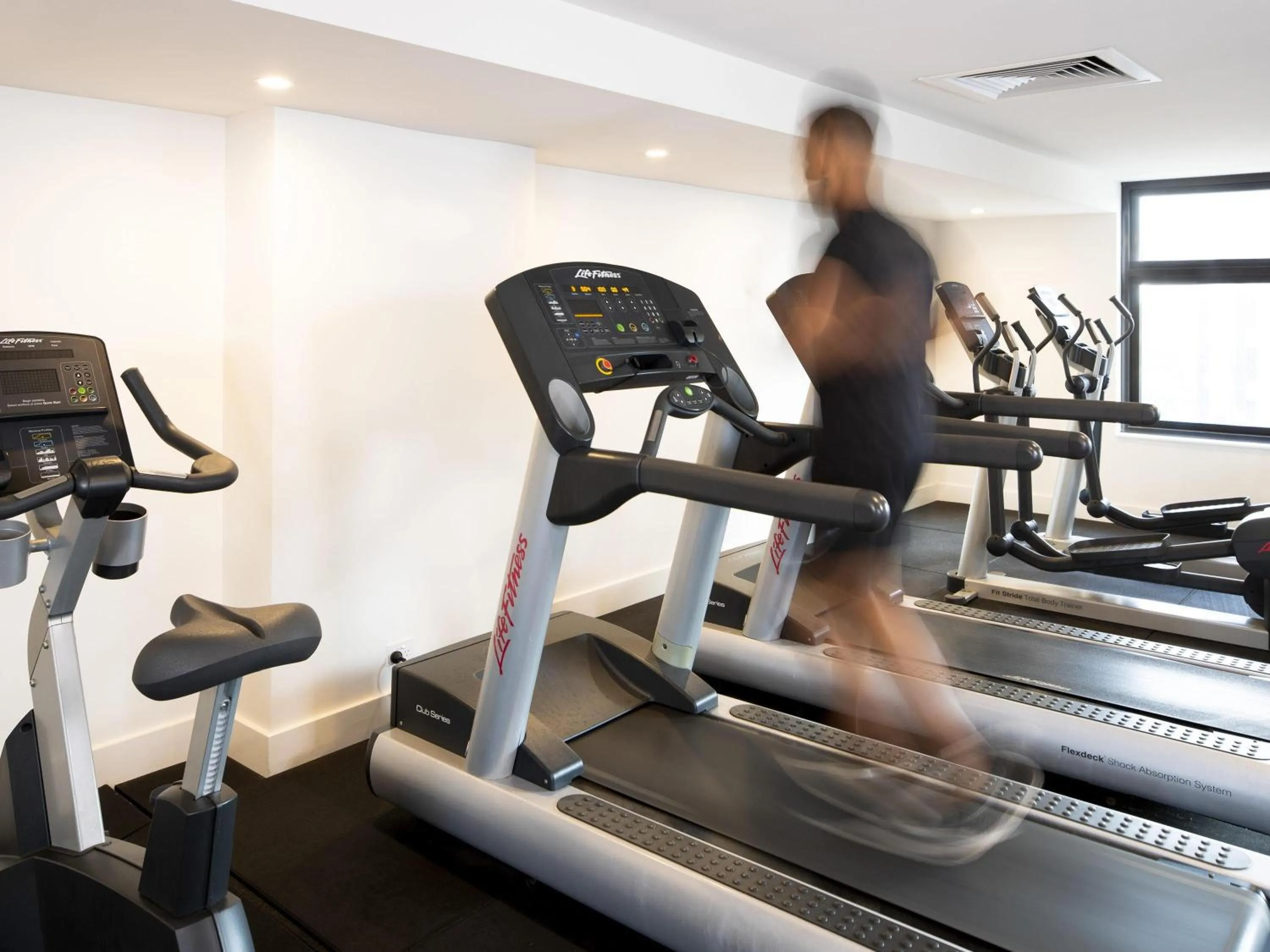 Fitness centre/facilities in Novotel Sydney International Airport