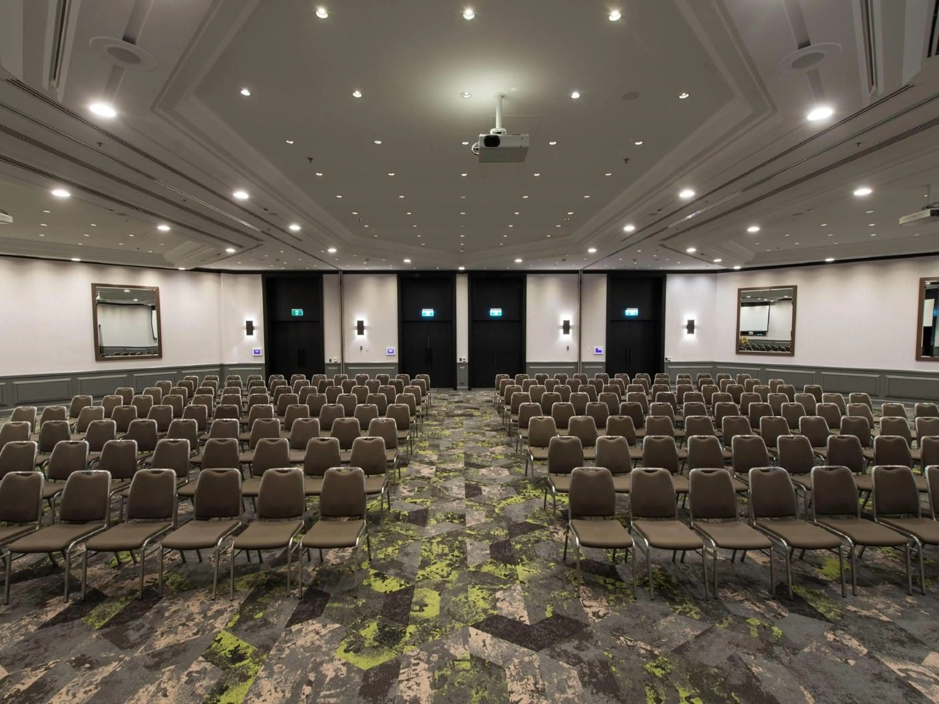 Meeting/conference room in Novotel Sydney International Airport