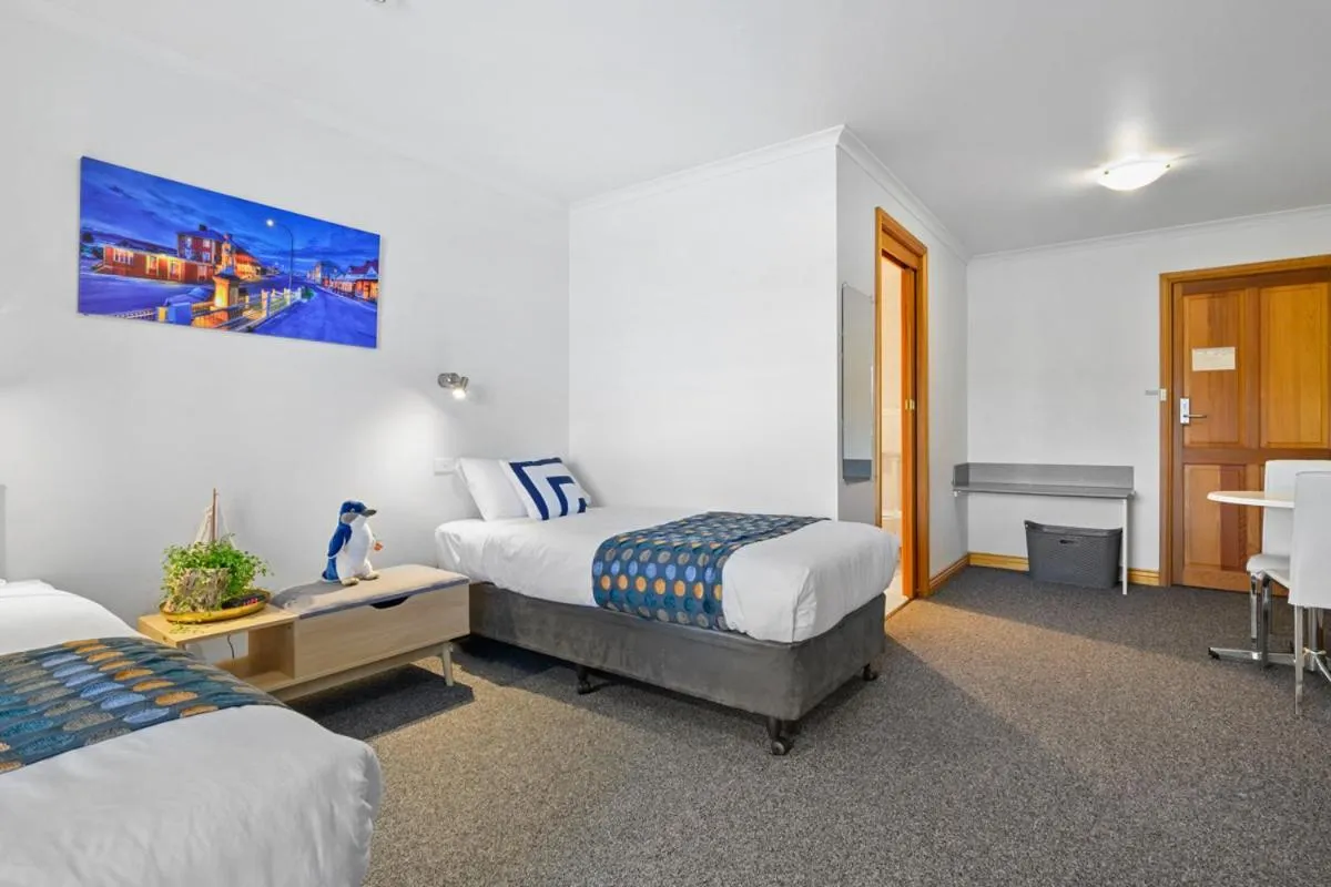 Bed in Stanley Seaview Inn