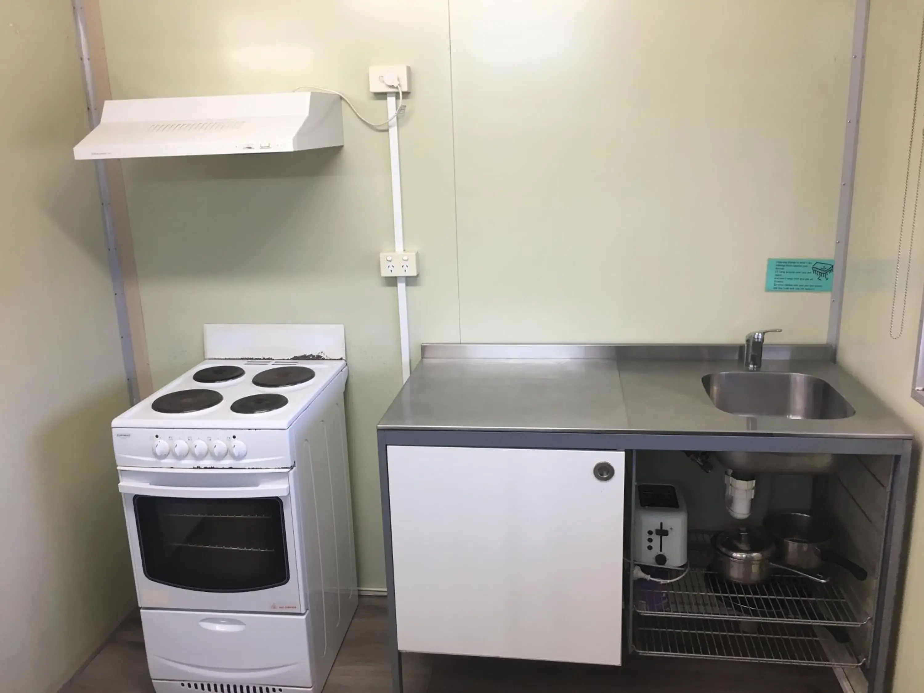 Budget Ensuite Twin Cabin in Broken Hill Tourist Park Budget Ensuite Twin Cabin in Broken Hill Tourist Park