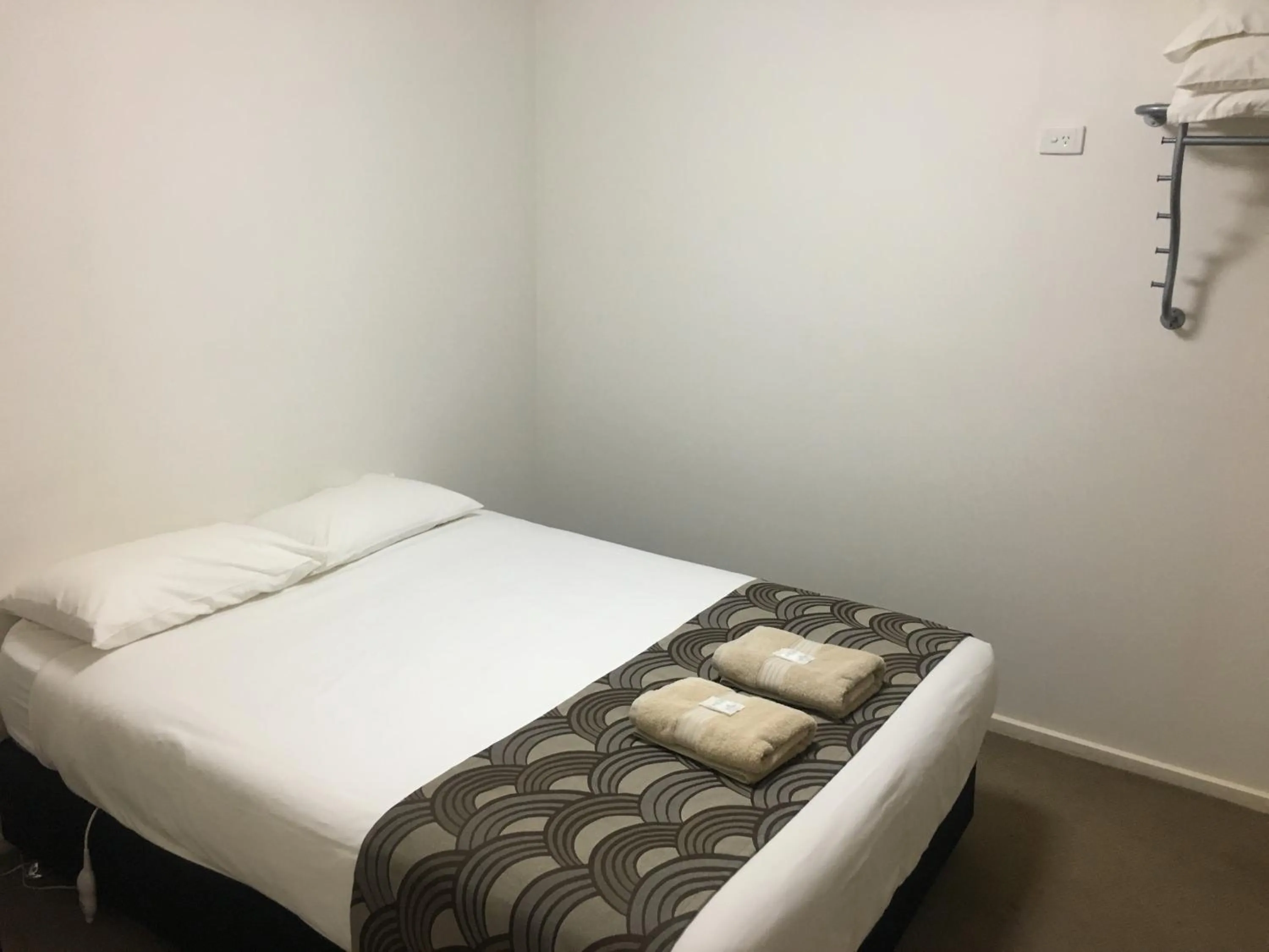 Bed in Broken Hill Tourist Park