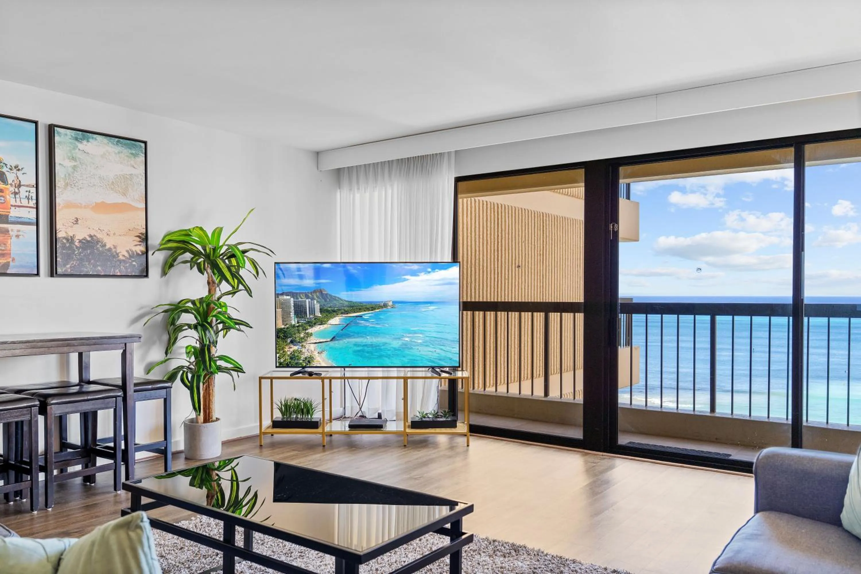 Spacious Waikiki Beach 2BR-Ocean View-Free Parking